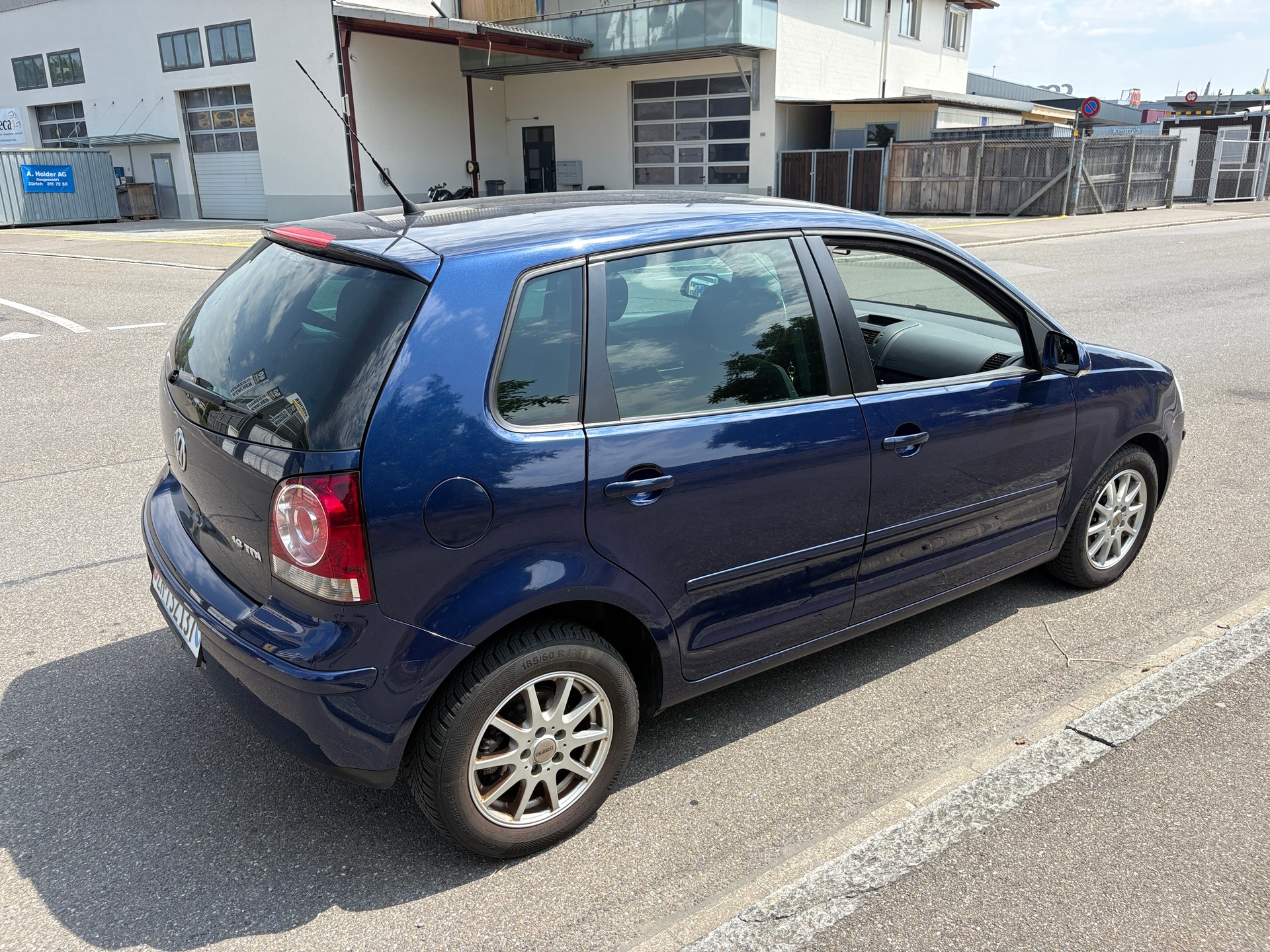 VW 1.9 TDI DPF 100 Trendline-image-2