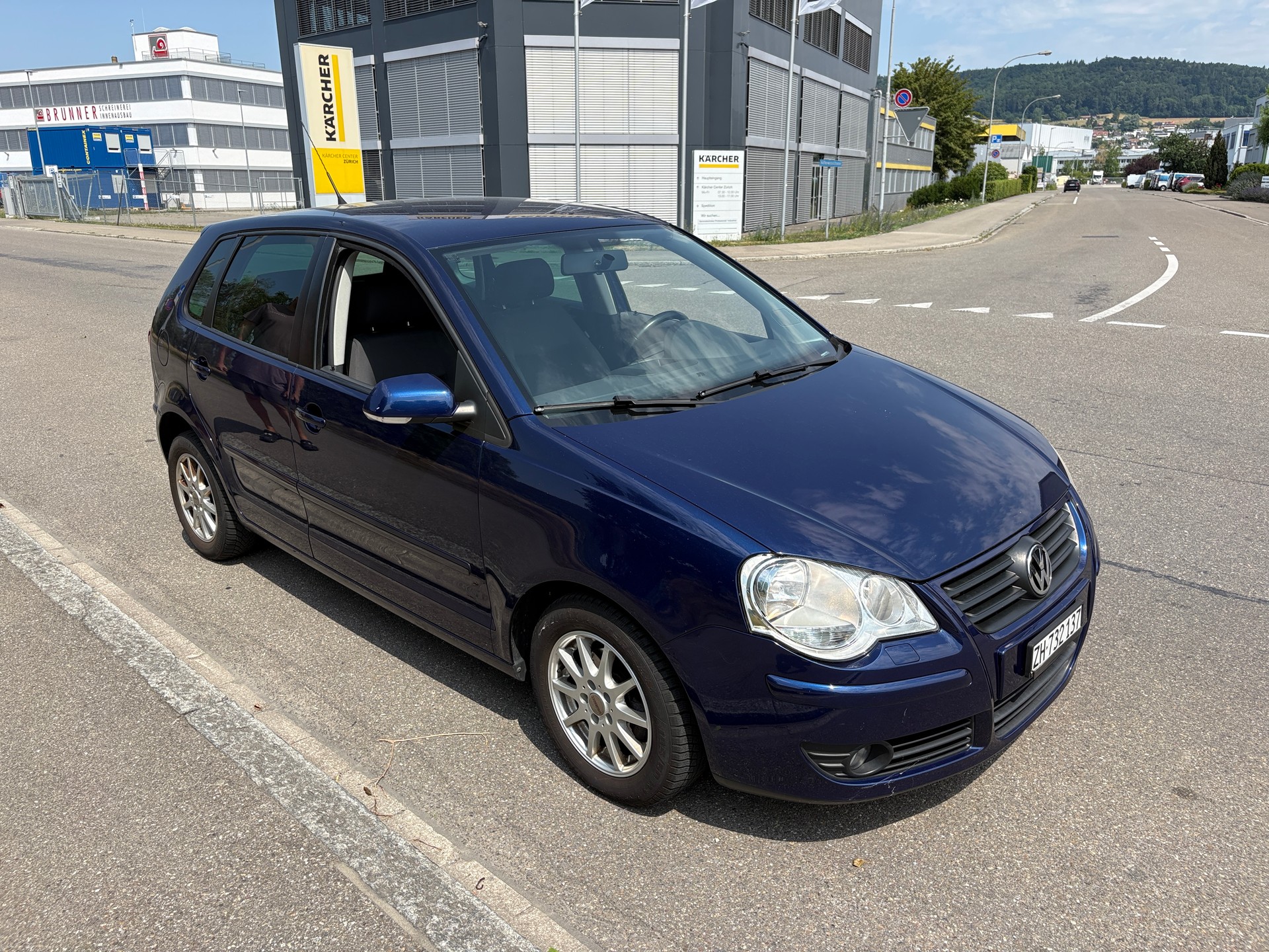 VW 1.9 TDI DPF 100 Trendline-image-1