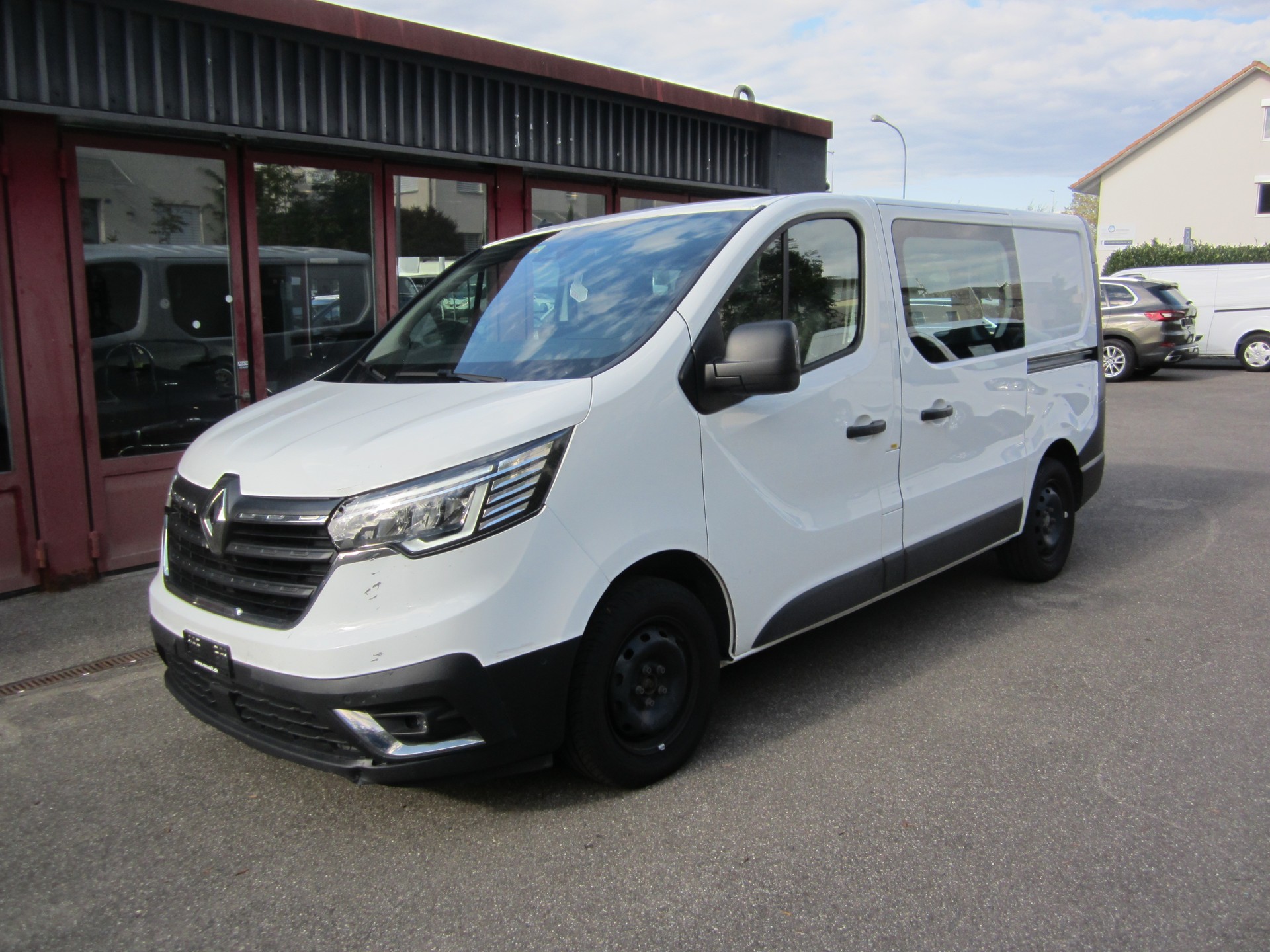 RENAULT Trafic 2.0 Blue dCi 130 Business L1H1-image-0