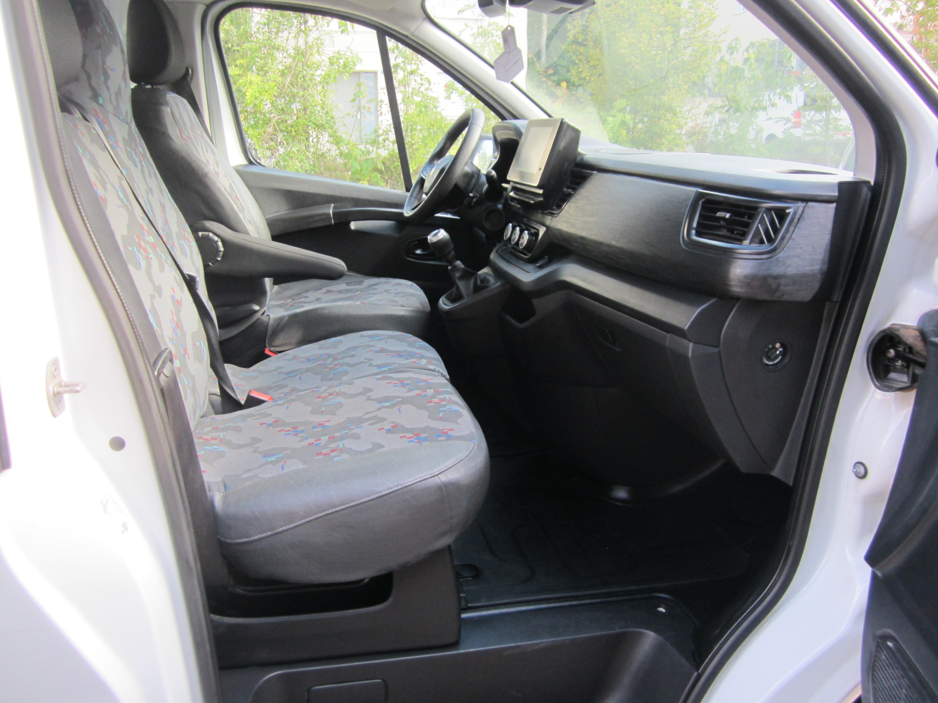 RENAULT Trafic 2.0 Blue dCi 130 Business L1H1-image-8