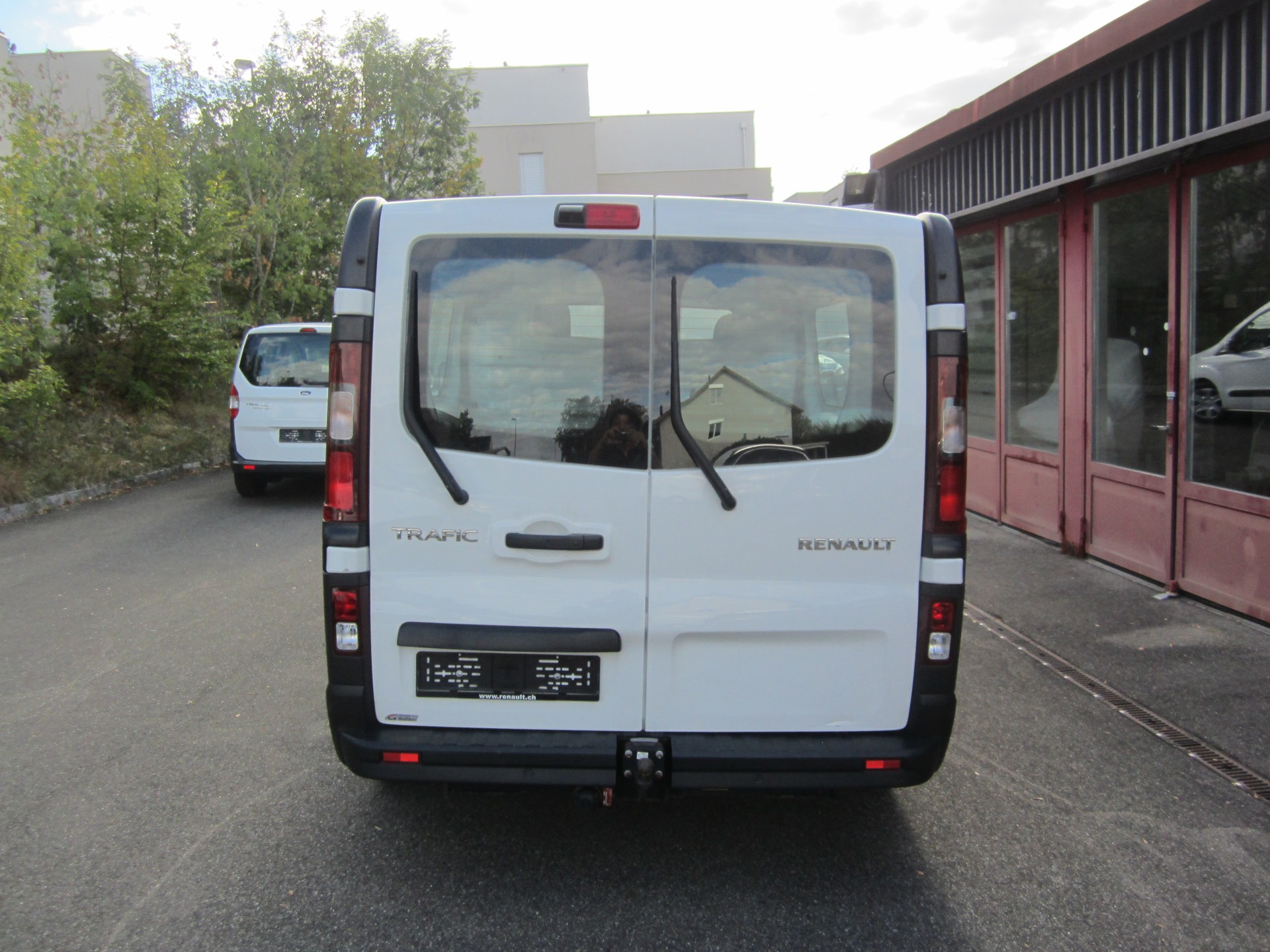 RENAULT Trafic 2.0 Blue dCi 130 Business L1H1-image-1