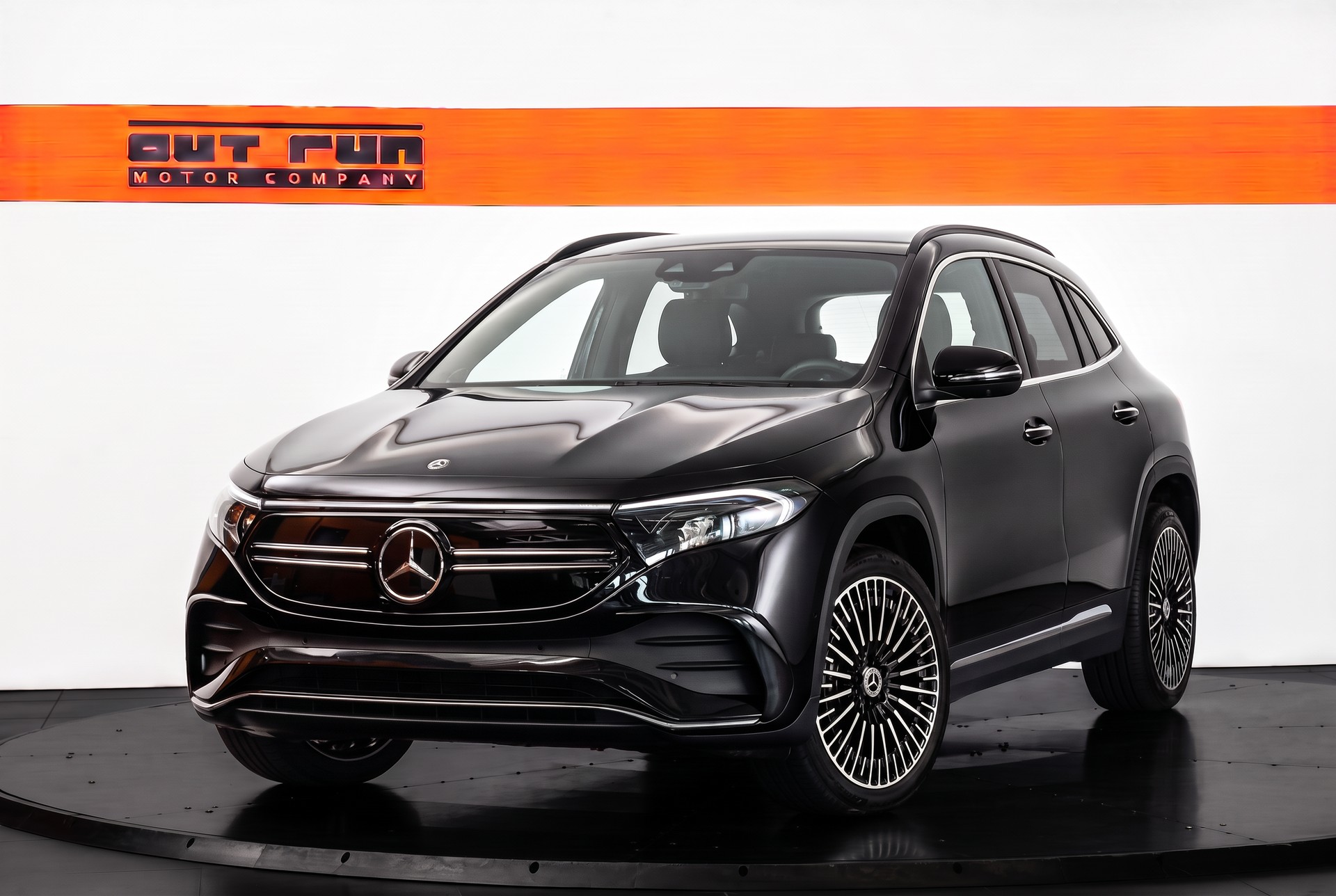 MERCEDES-BENZ EQA 300 4Matic Swiss Star AMG Line-image-0