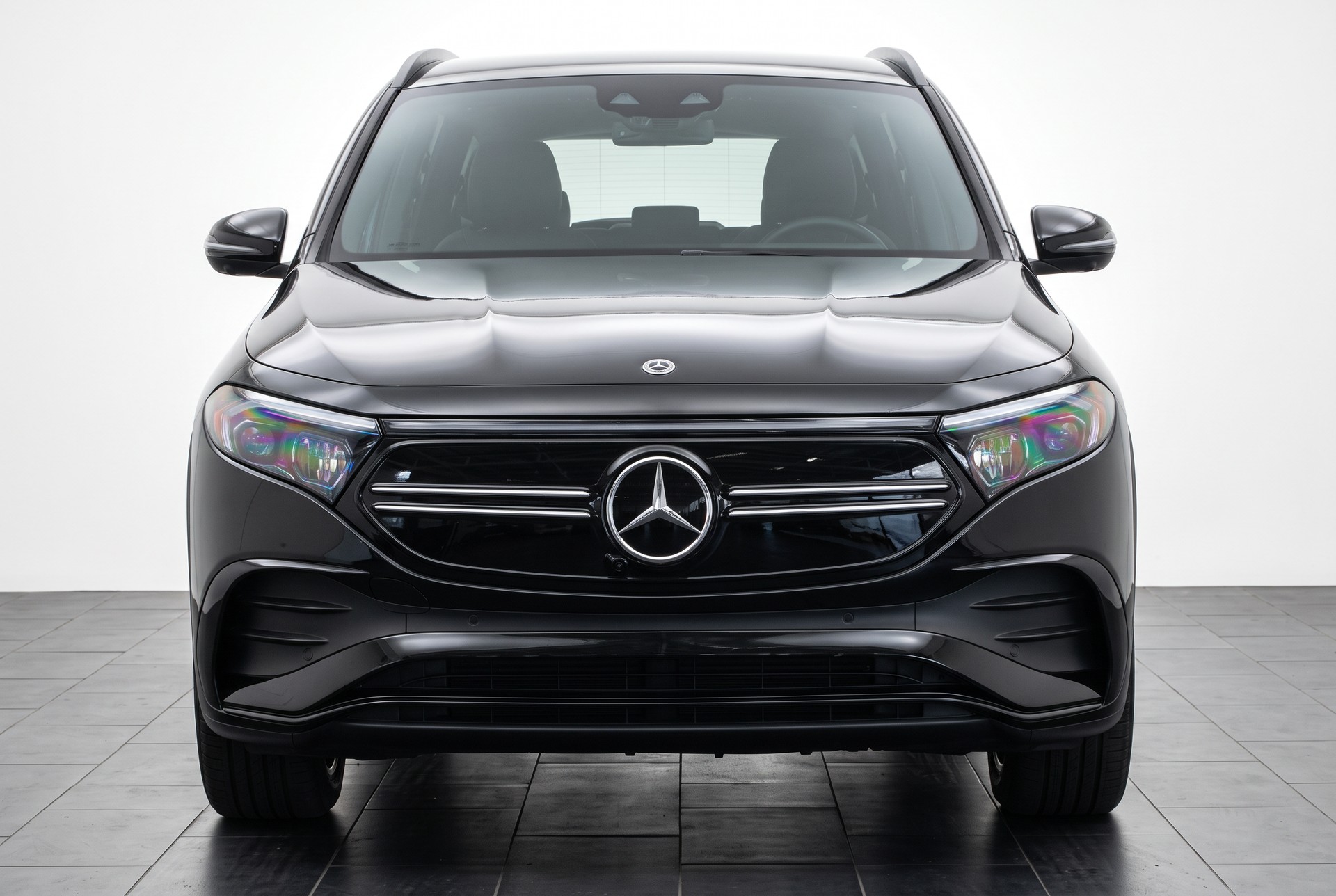 MERCEDES-BENZ EQA 300 4Matic Swiss Star AMG Line-image-1