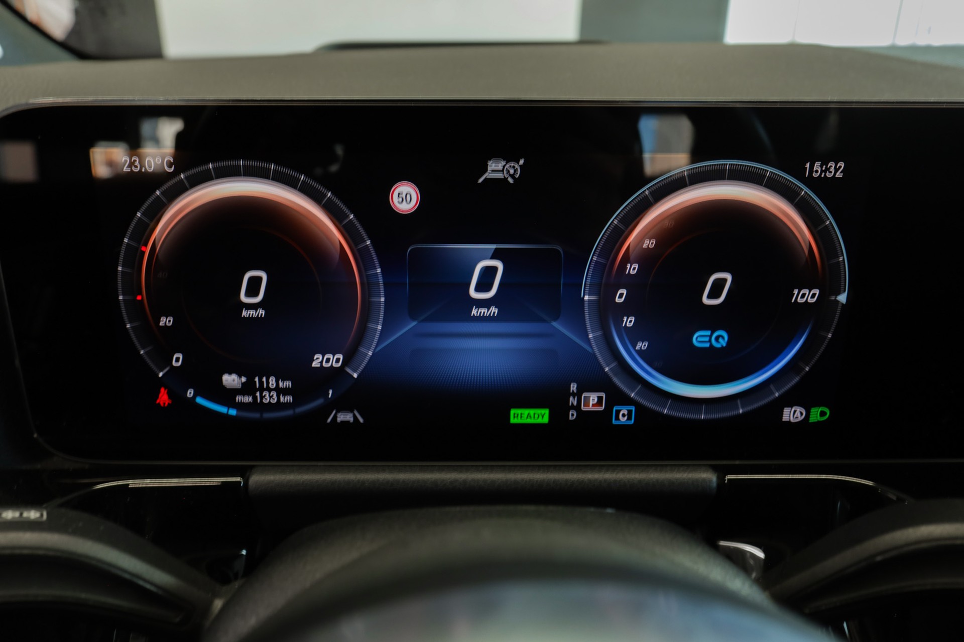 MERCEDES-BENZ EQA 300 4Matic Swiss Star AMG Line-image-20