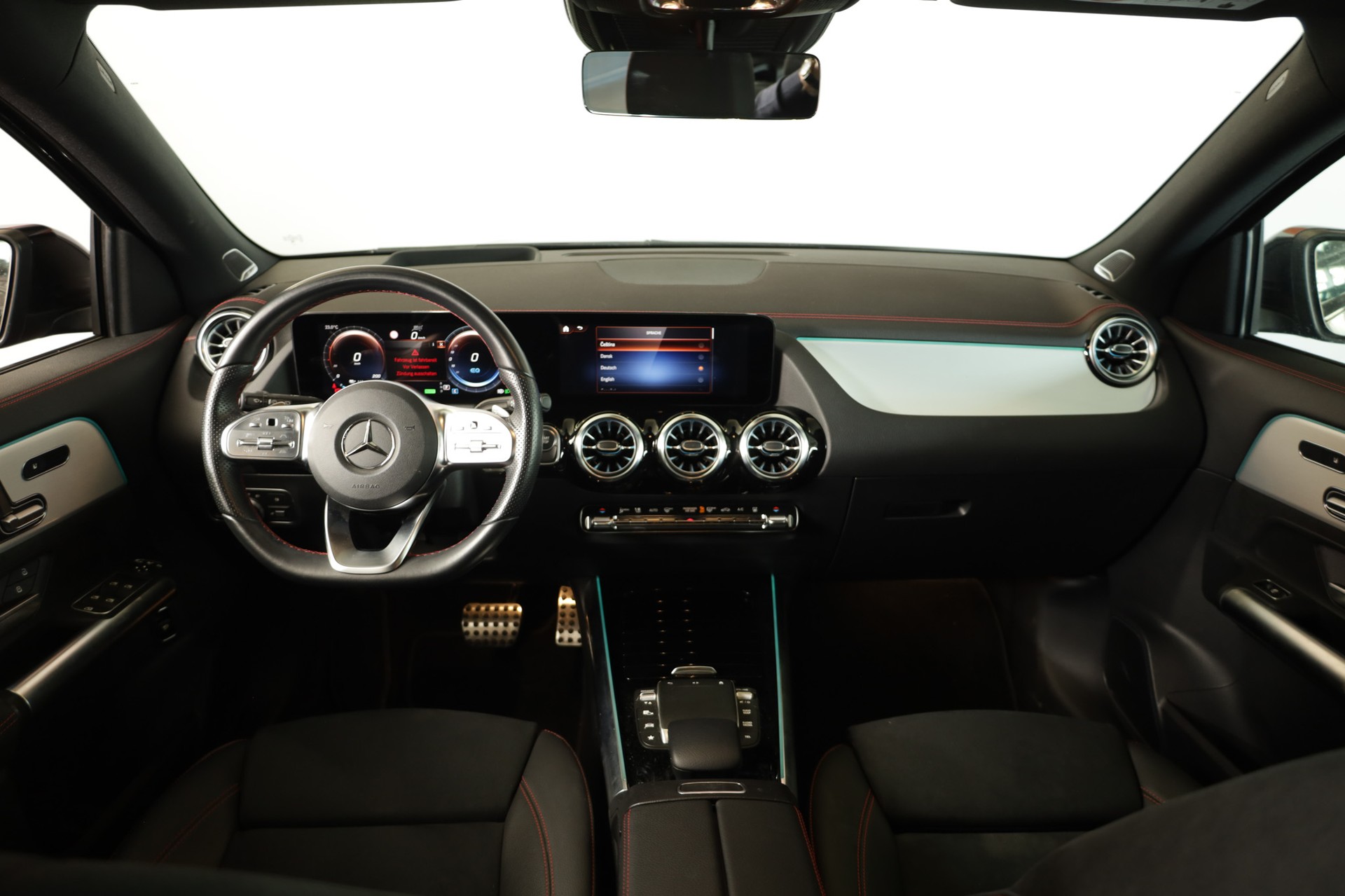 MERCEDES-BENZ EQA 300 4Matic Swiss Star AMG Line-image-22