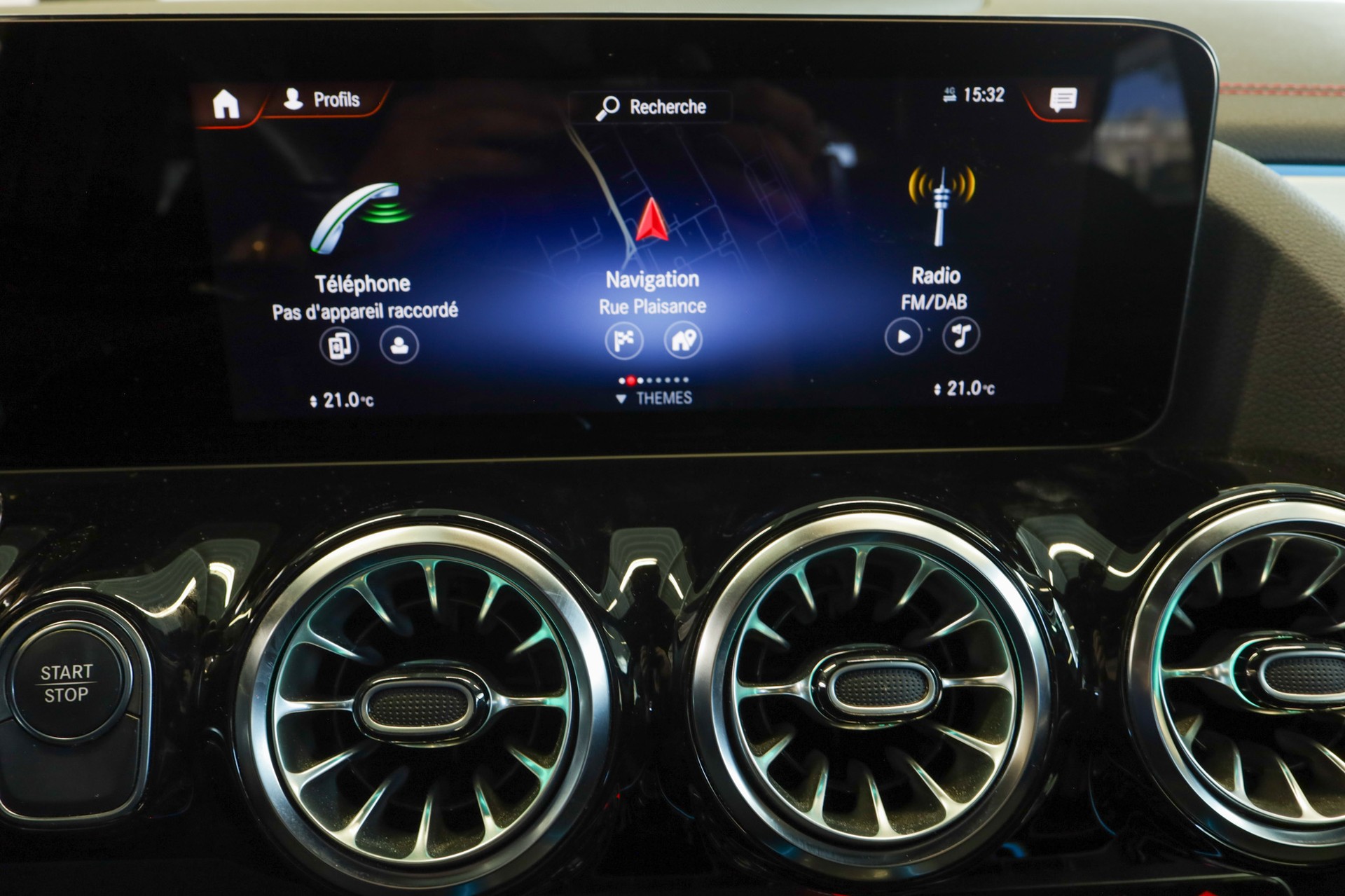 MERCEDES-BENZ EQA 300 4Matic Swiss Star AMG Line-image-19
