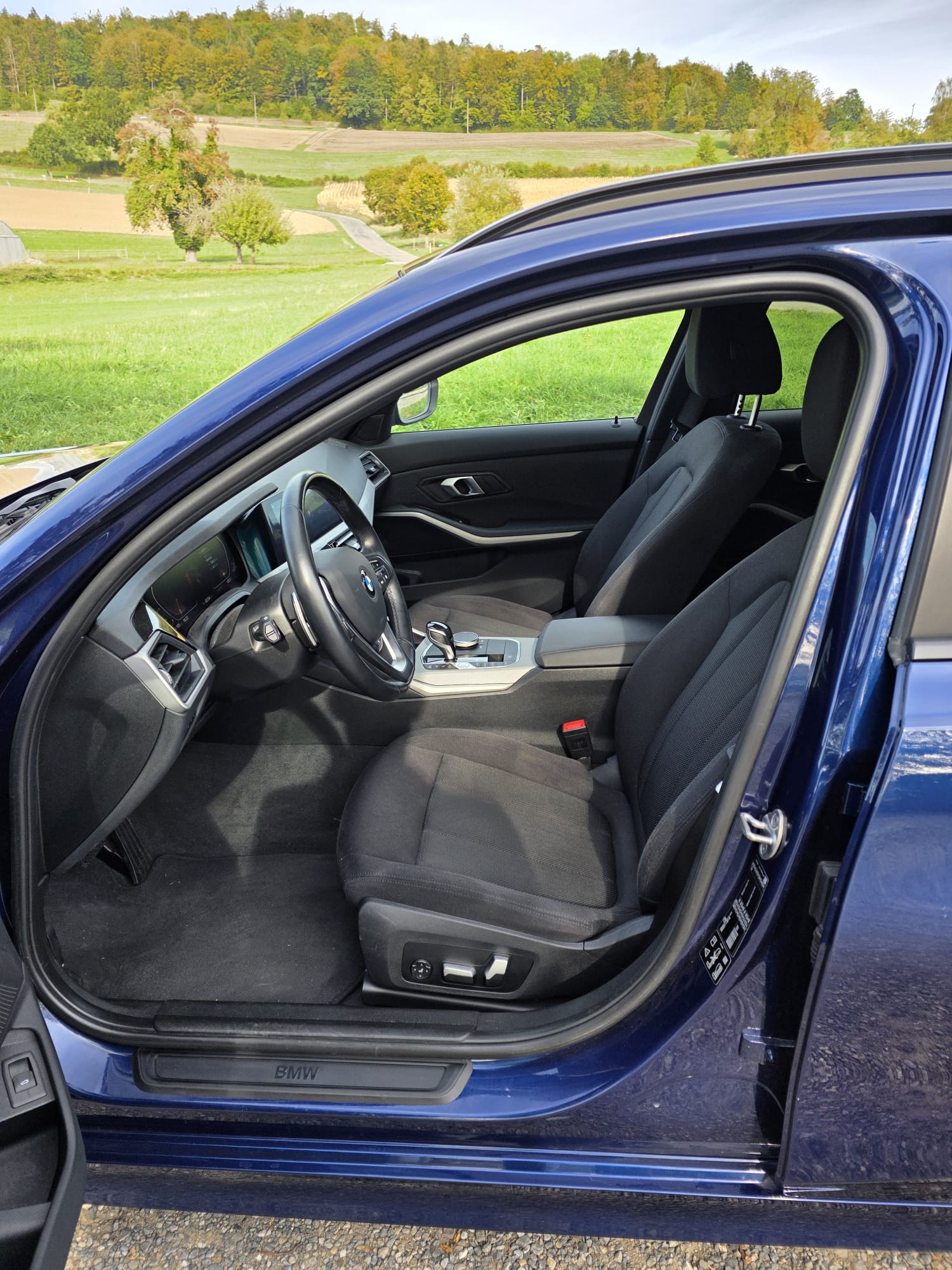 BMW 320d xDrive-image-1