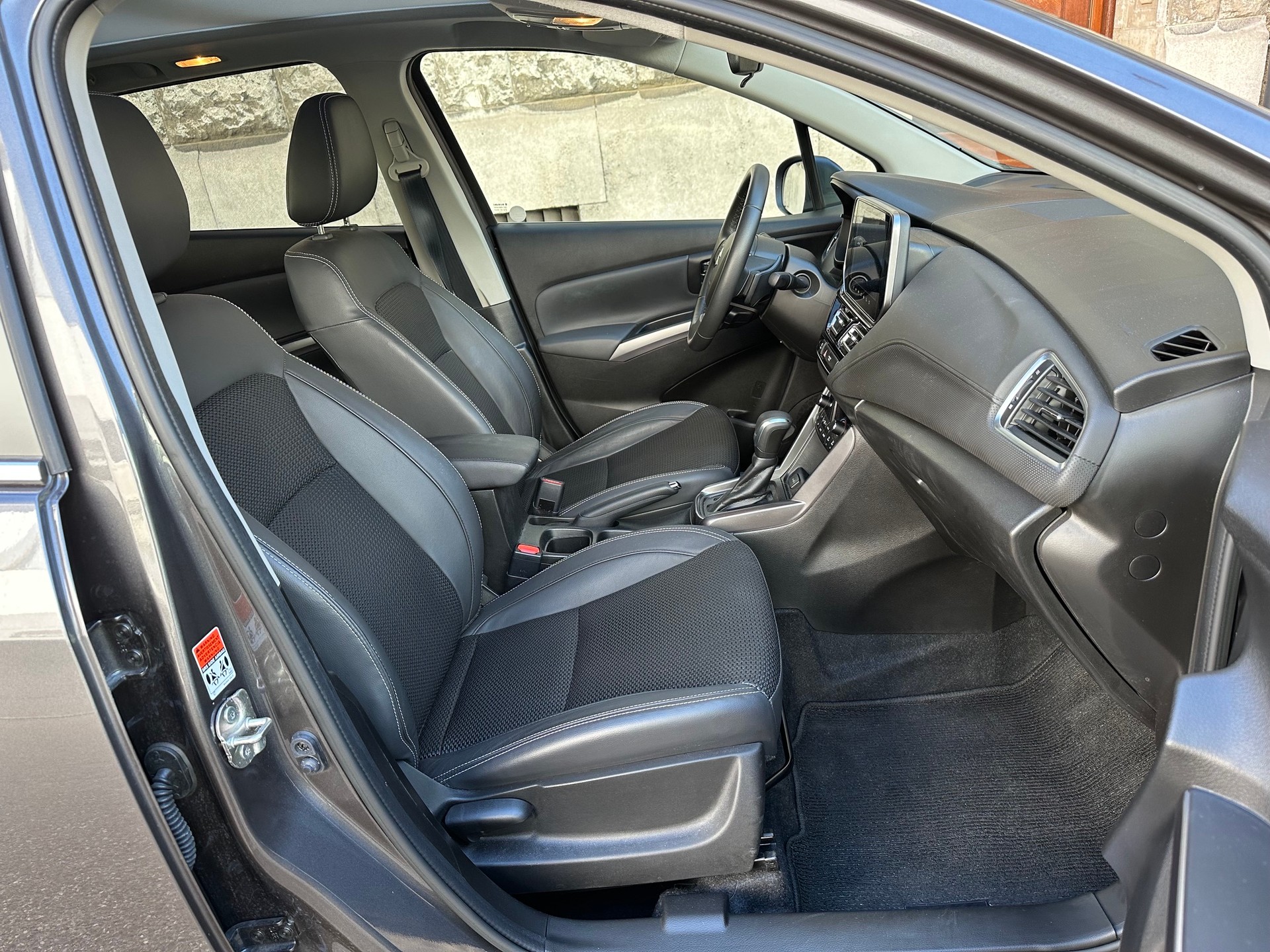 SUZUKI S-Cross 1.5 Compact Top Hybrid-image-8