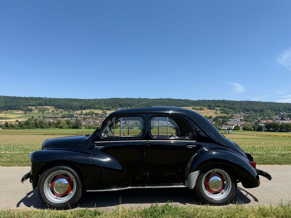RENAULT 4 CV-image-2