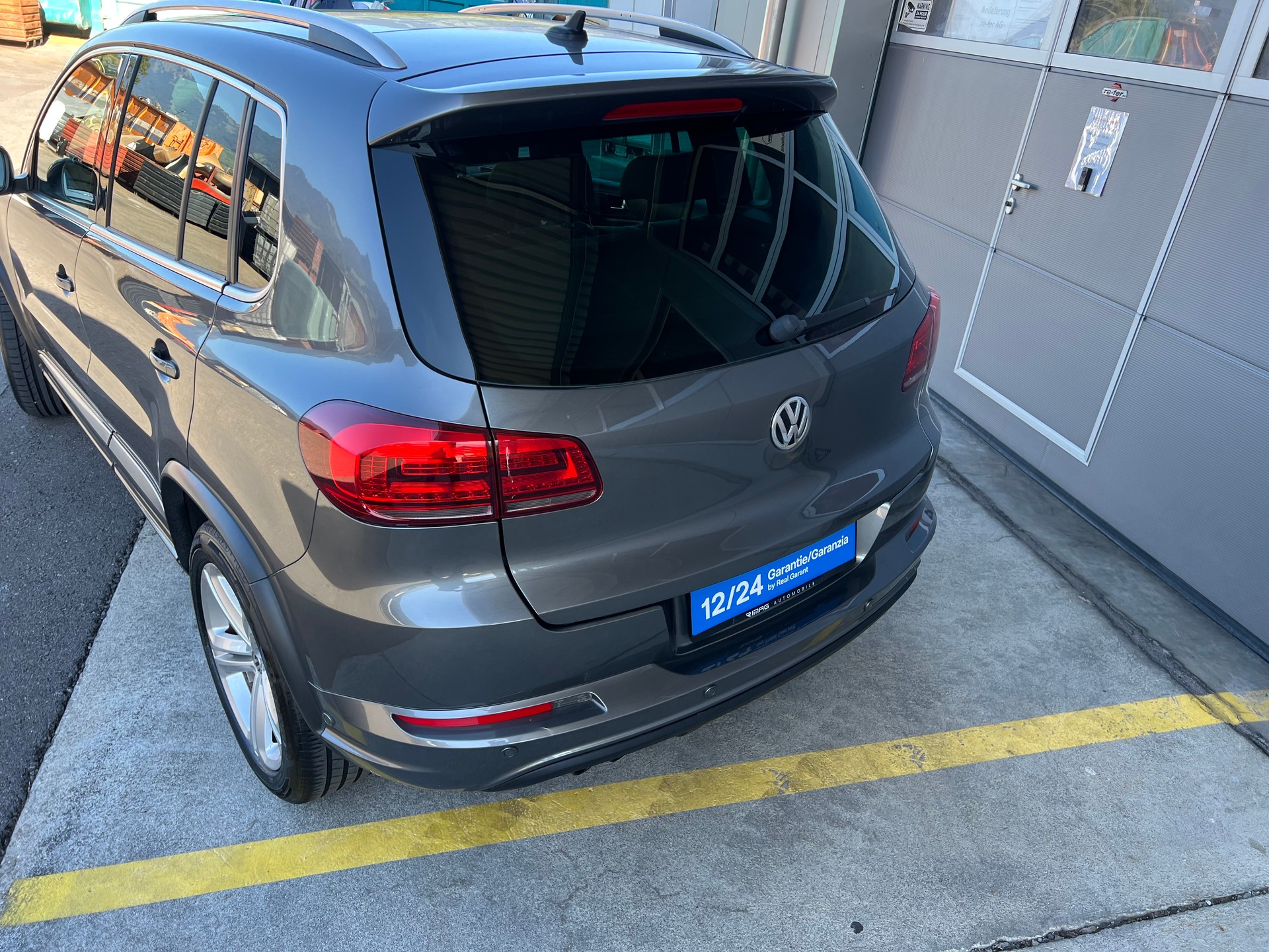 VW Tiguan 2.0 TSI R-Line 4x4 DSG *** Navigation * Leder * Anhàngerkupplung 2200 kg. * mit frisch ab MFK **-image-6