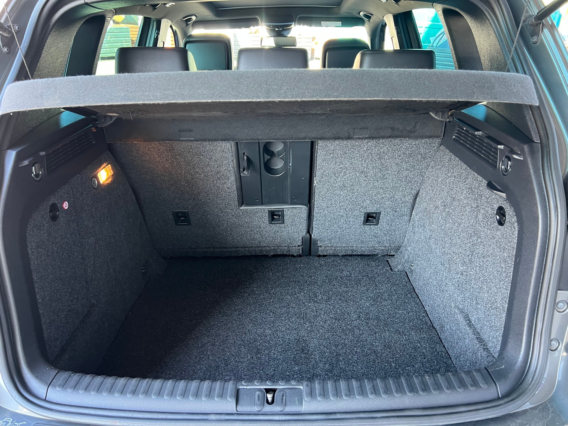 VW Tiguan 2.0 TSI R-Line 4x4 DSG *** Navigation * Leder * Anhàngerkupplung 2200 kg. * mit frisch ab MFK **-image-10
