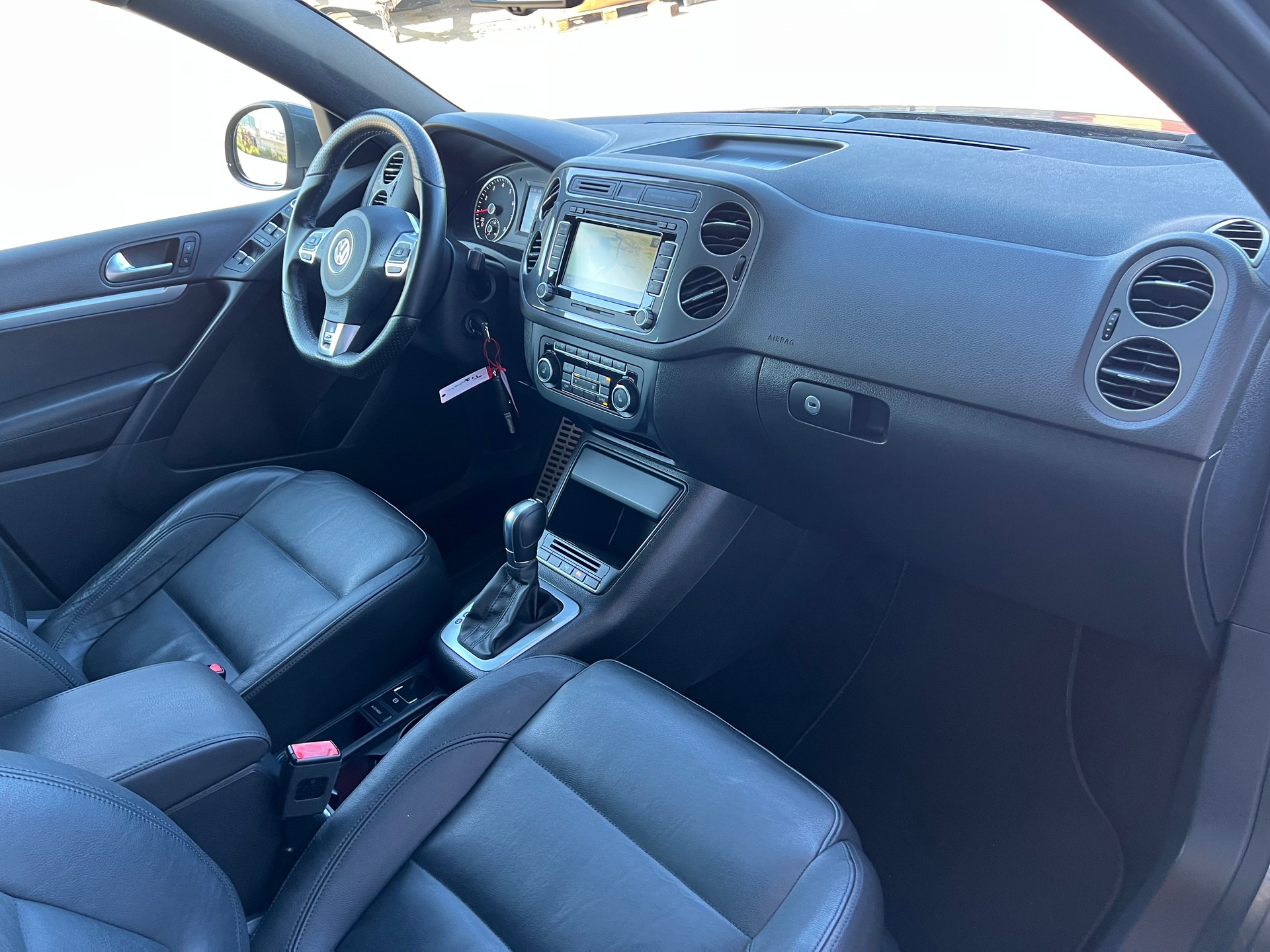 VW Tiguan 2.0 TSI R-Line 4x4 DSG *** Navigation * Leder * Anhàngerkupplung 2200 kg. * mit frisch ab MFK **-image-15