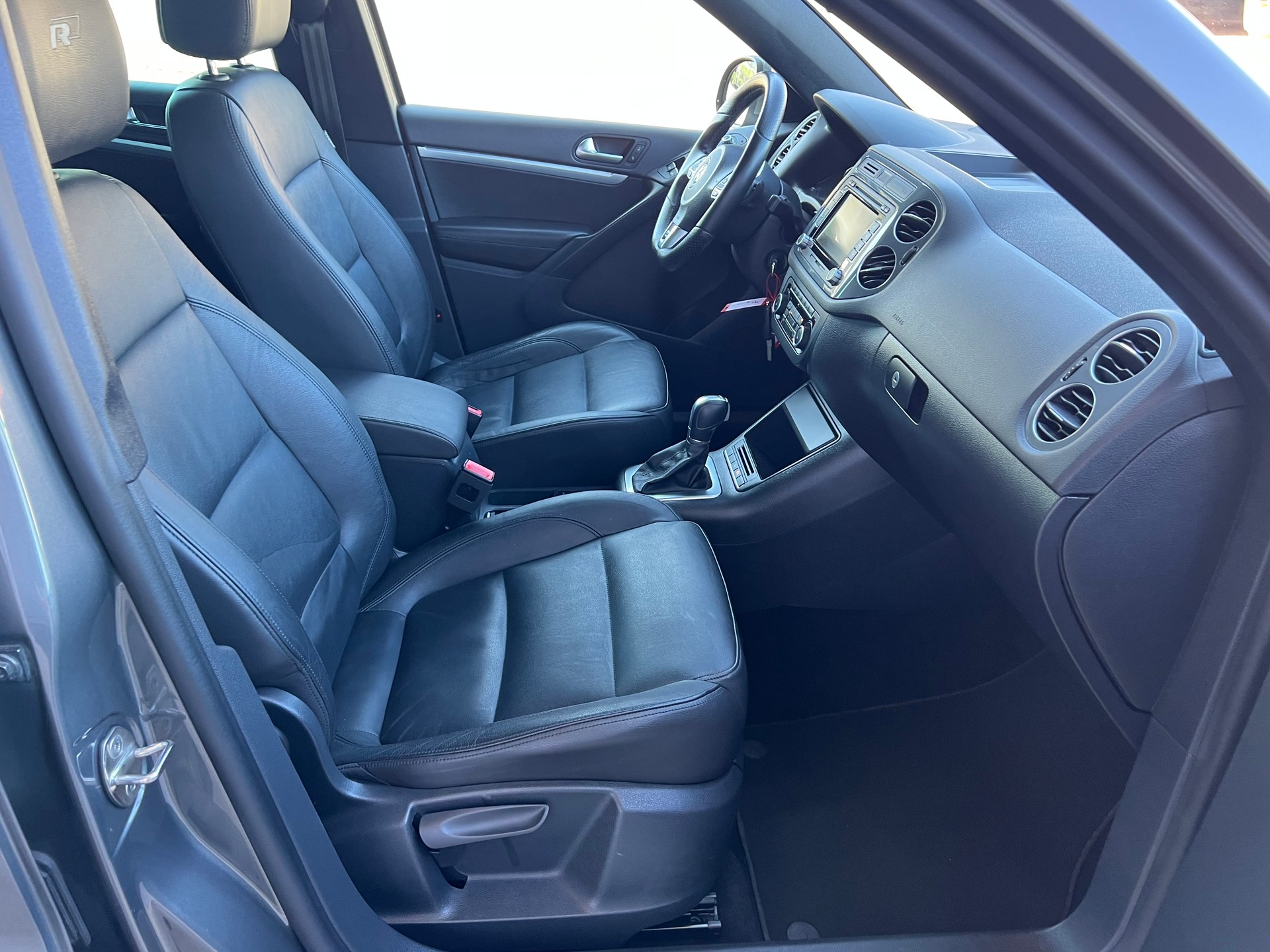 VW Tiguan 2.0 TSI R-Line 4x4 DSG *** Navigation * Leder * Anhàngerkupplung 2200 kg. * mit frisch ab MFK **-image-14