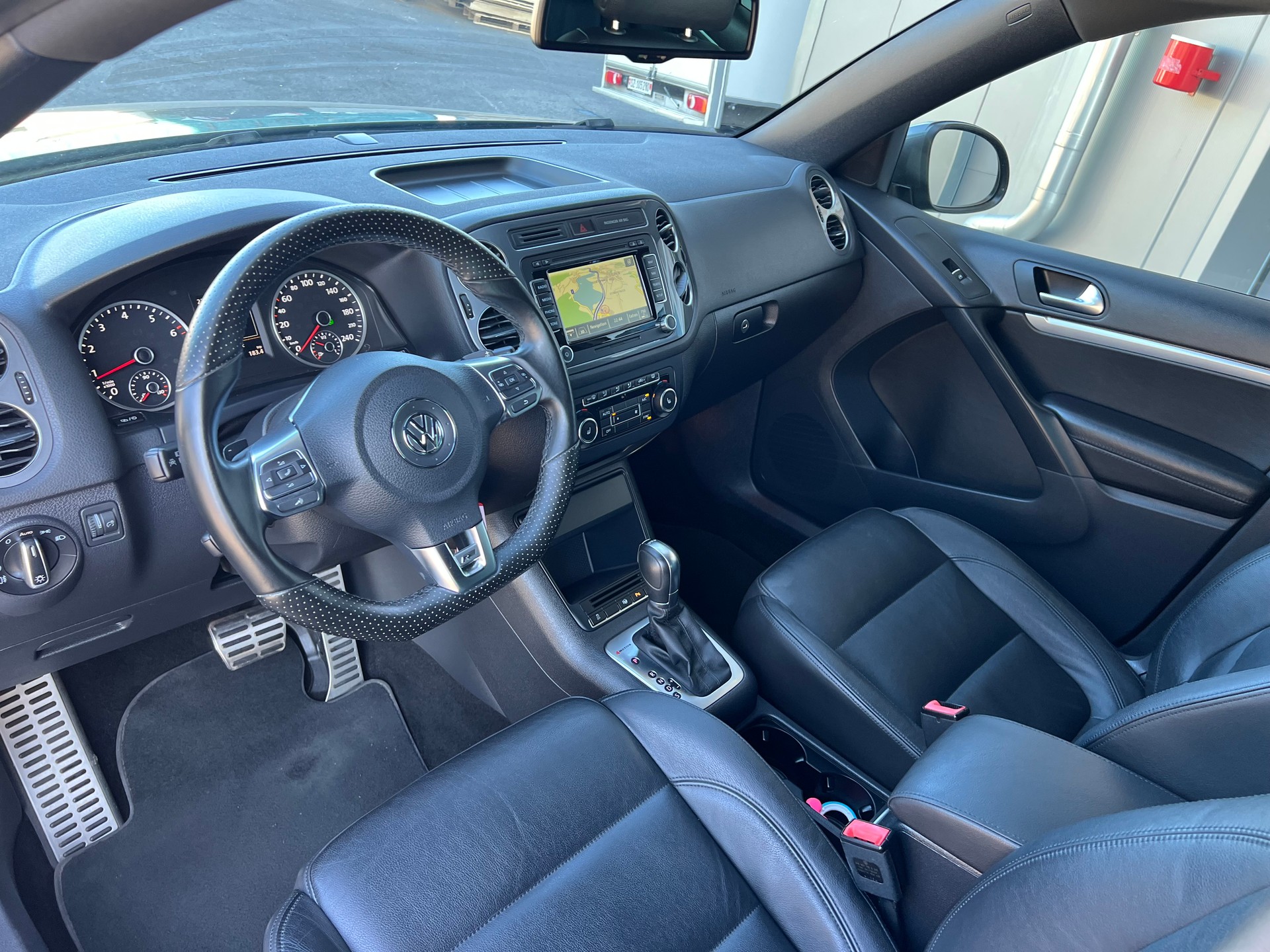 VW Tiguan 2.0 TSI R-Line 4x4 DSG *** Navigation * Leder * Anhàngerkupplung 2200 kg. * mit frisch ab MFK **-image-19