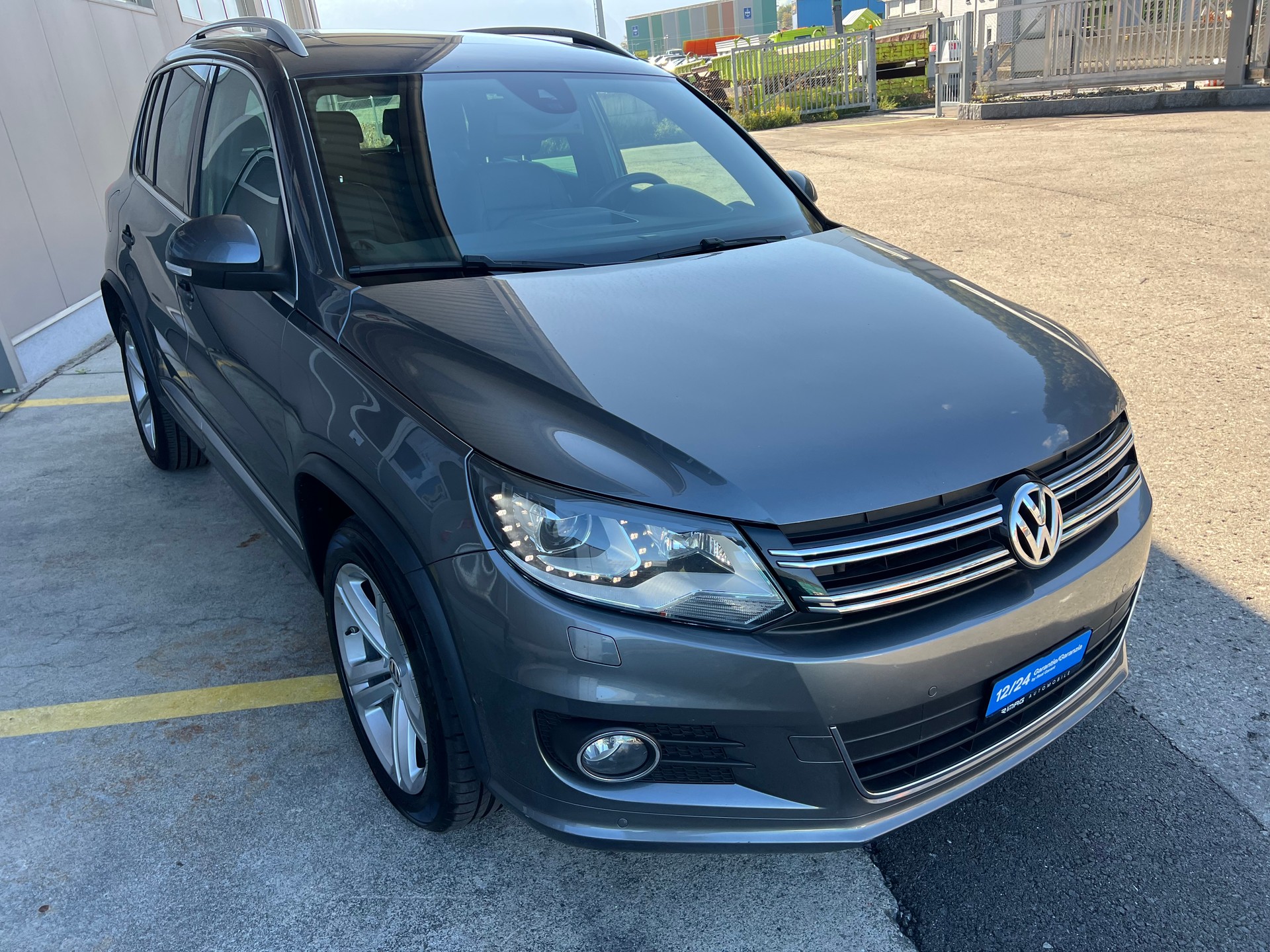 VW Tiguan 2.0 TSI R-Line 4x4 DSG *** Navigation * Leder * Anhàngerkupplung 2200 kg. * mit frisch ab MFK **-image-28