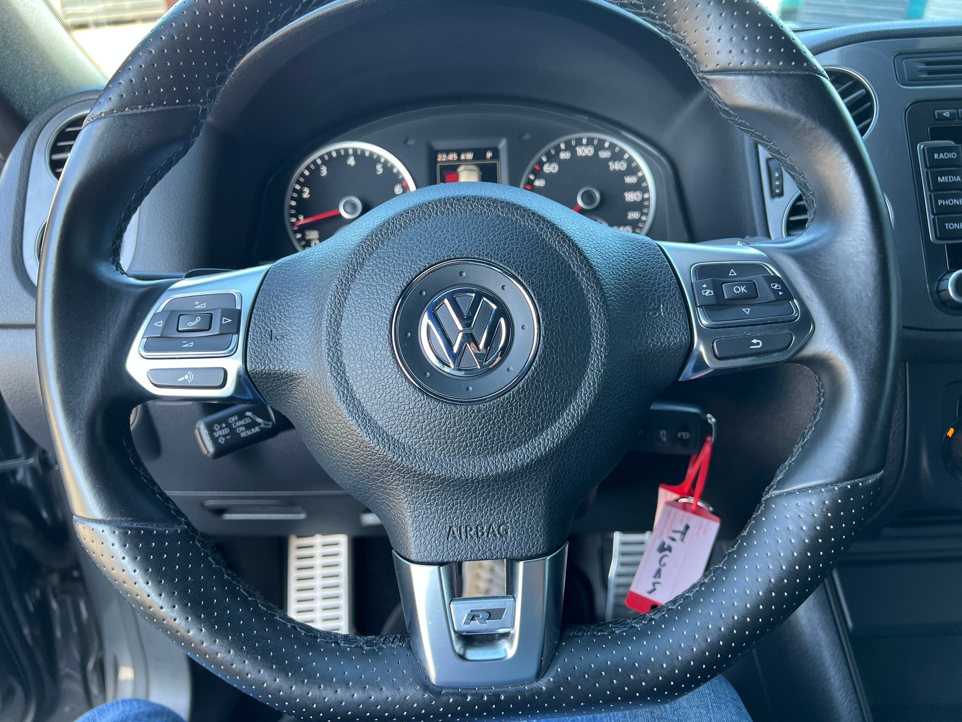 VW Tiguan 2.0 TSI R-Line 4x4 DSG *** Navigation * Leder * Anhàngerkupplung 2200 kg. * mit frisch ab MFK **-image-27