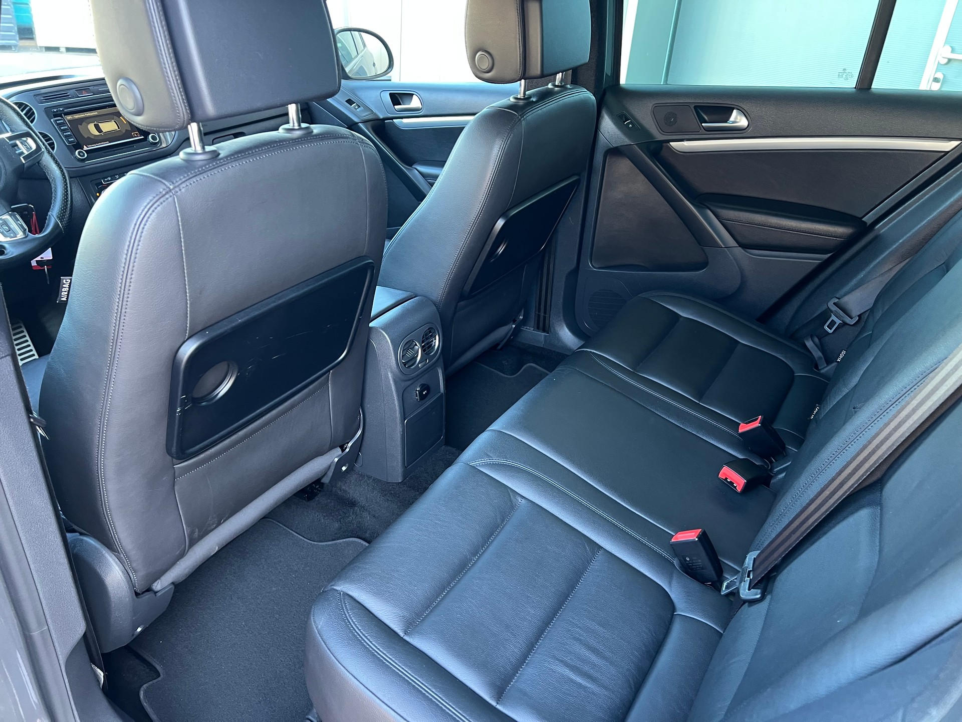 VW Tiguan 2.0 TSI R-Line 4x4 DSG *** Navigation * Leder * Anhàngerkupplung 2200 kg. * mit frisch ab MFK **-image-12