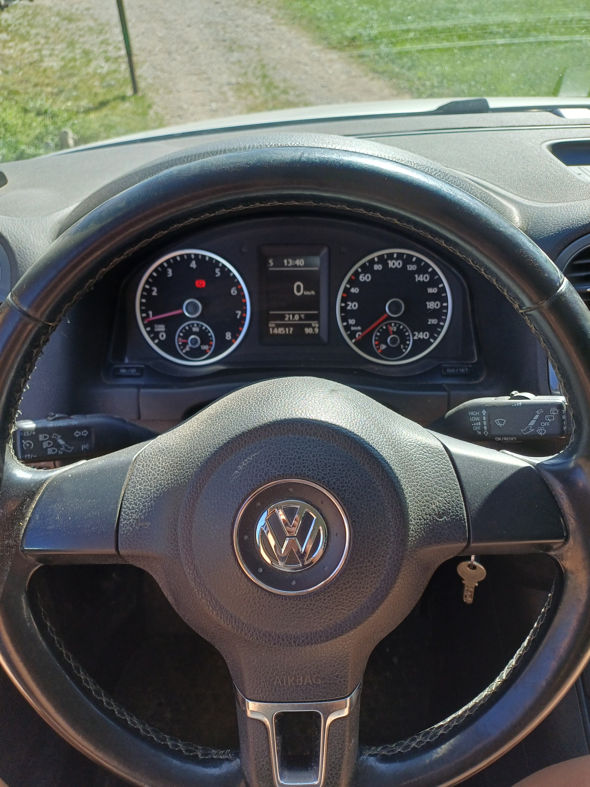 VW 1.4 TSI 160 Track & Field-image-1