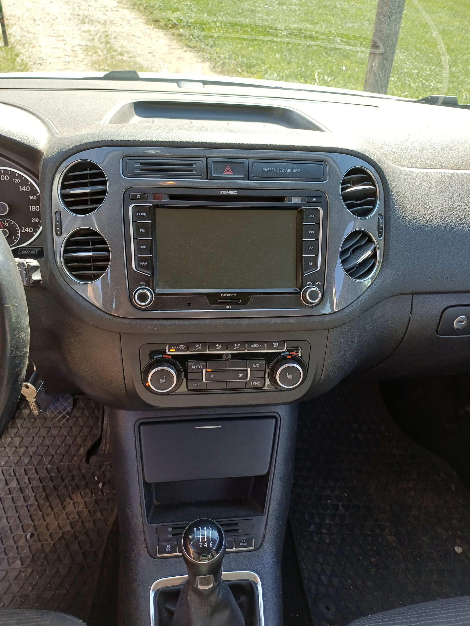 VW 1.4 TSI 160 Track & Field-image-2
