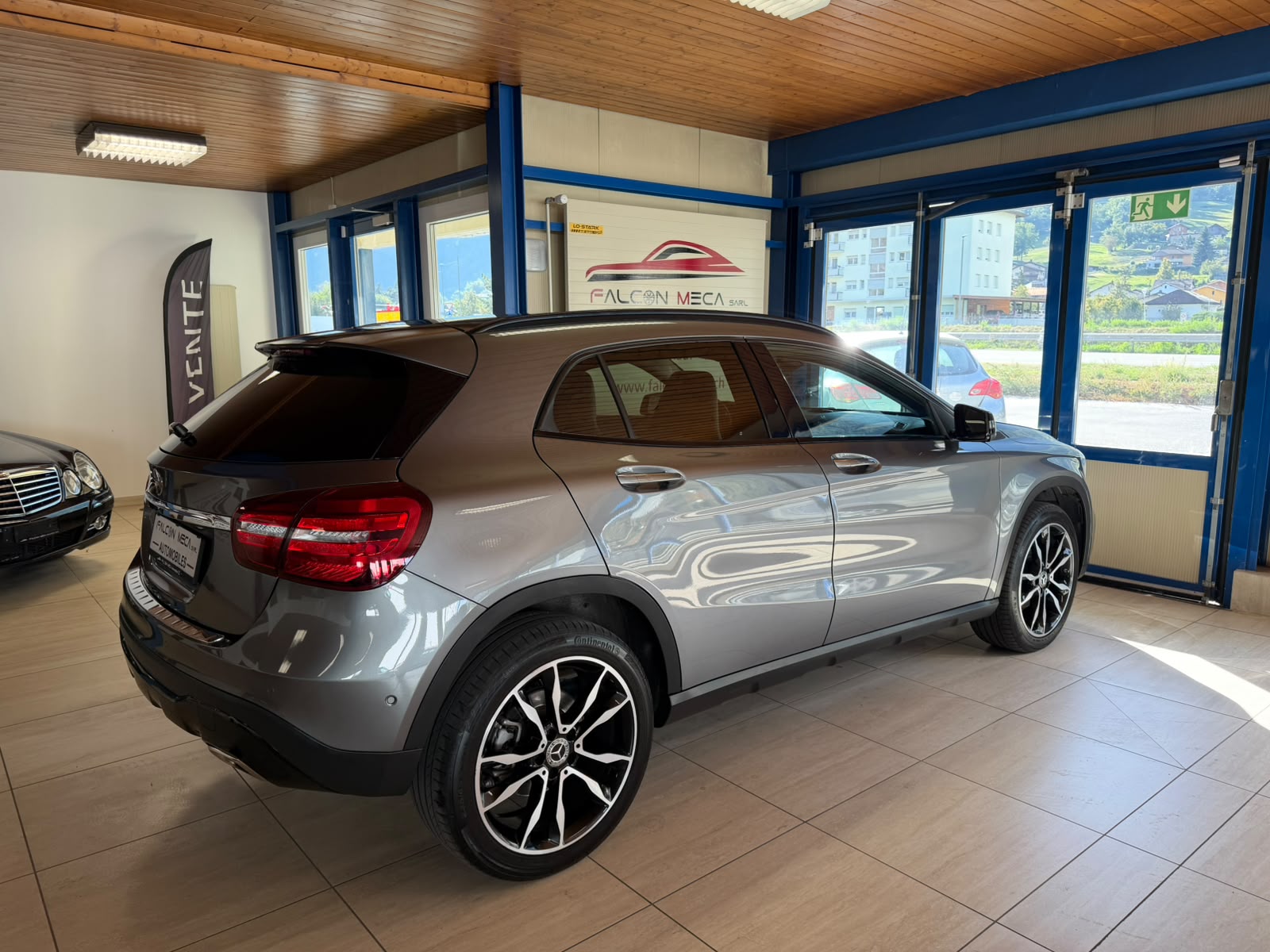 MERCEDES-BENZ GLA 200 Night Star 7G-DCT-image-9