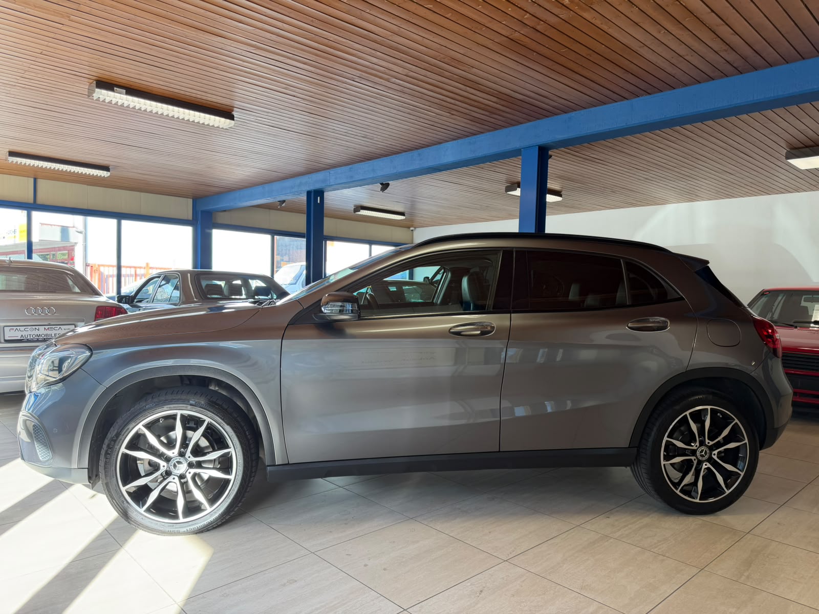 MERCEDES-BENZ GLA 200 Night Star 7G-DCT-image-4