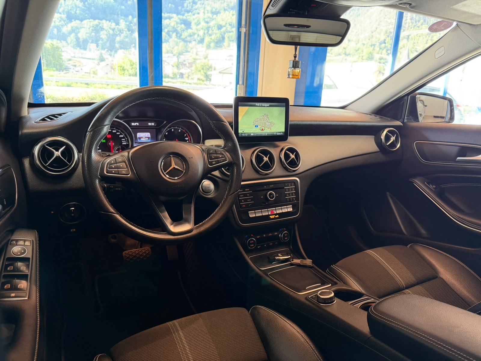 MERCEDES-BENZ GLA 200 Night Star 7G-DCT-image-12