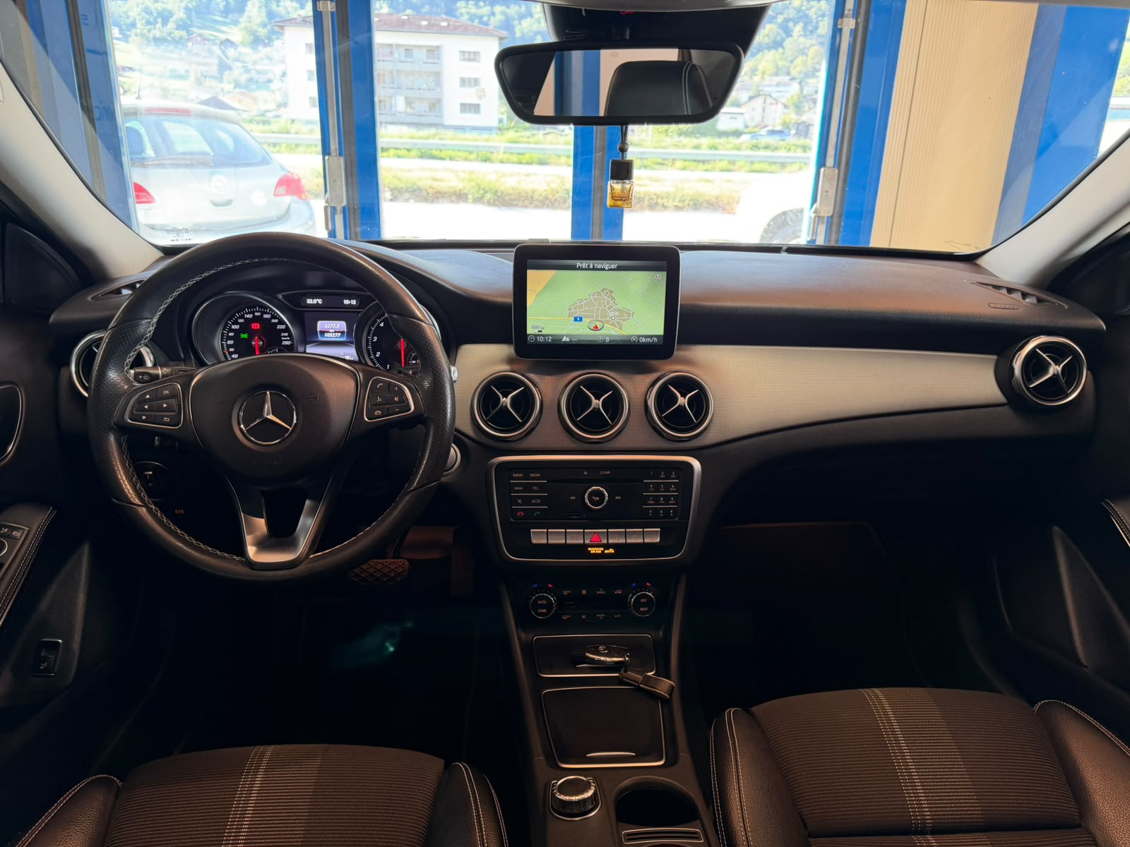 MERCEDES-BENZ GLA 200 Night Star 7G-DCT-image-14