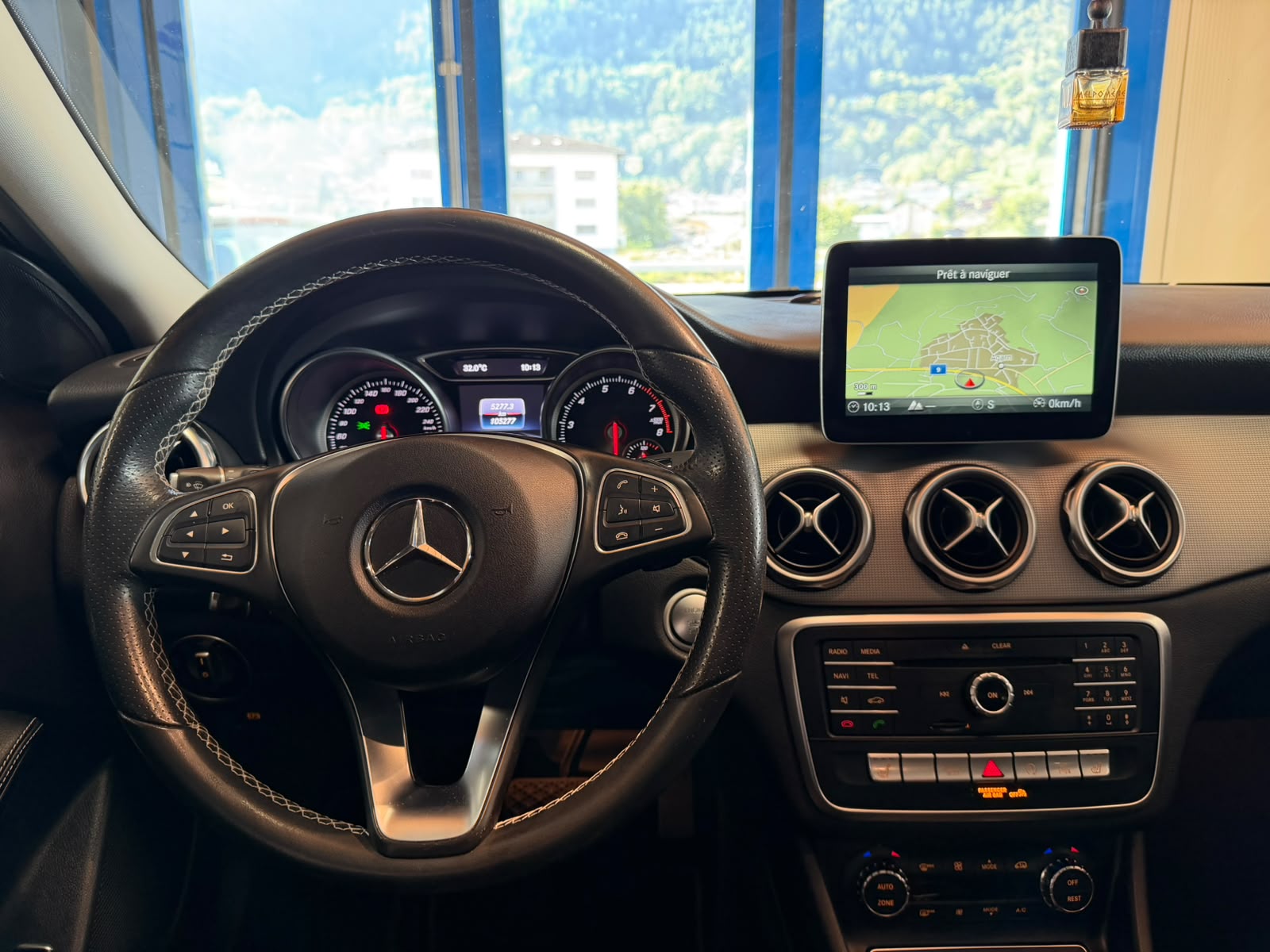 MERCEDES-BENZ GLA 200 Night Star 7G-DCT-image-13