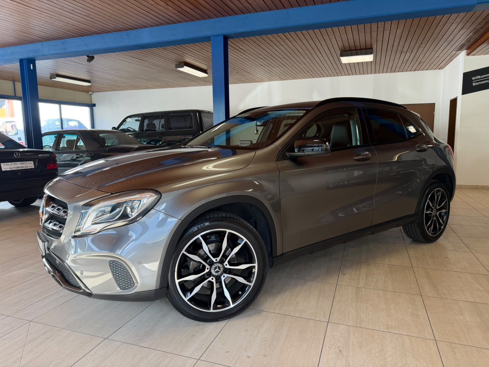 MERCEDES-BENZ GLA 200 Night Star 7G-DCT-image-2