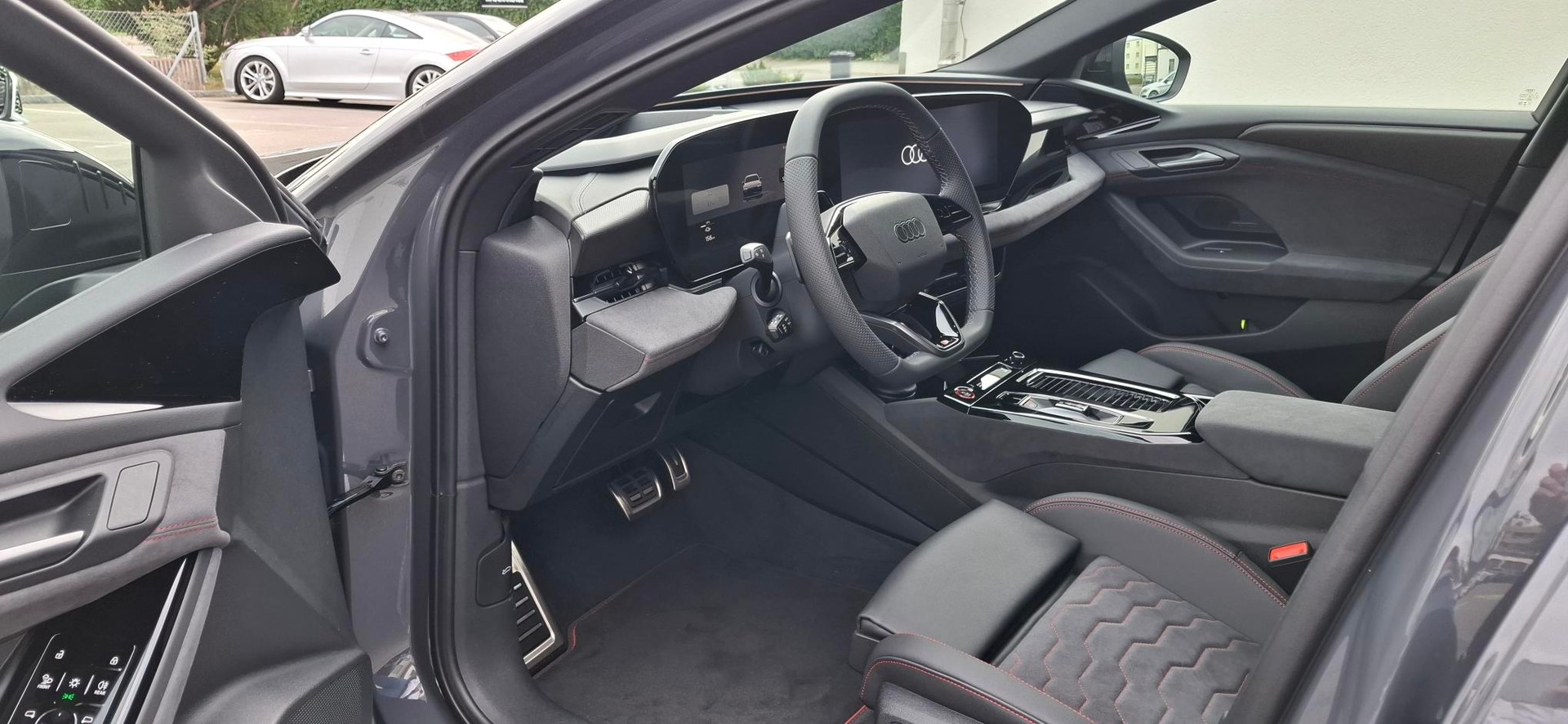 AUDI A6 Avant e-tron quattro-image-7