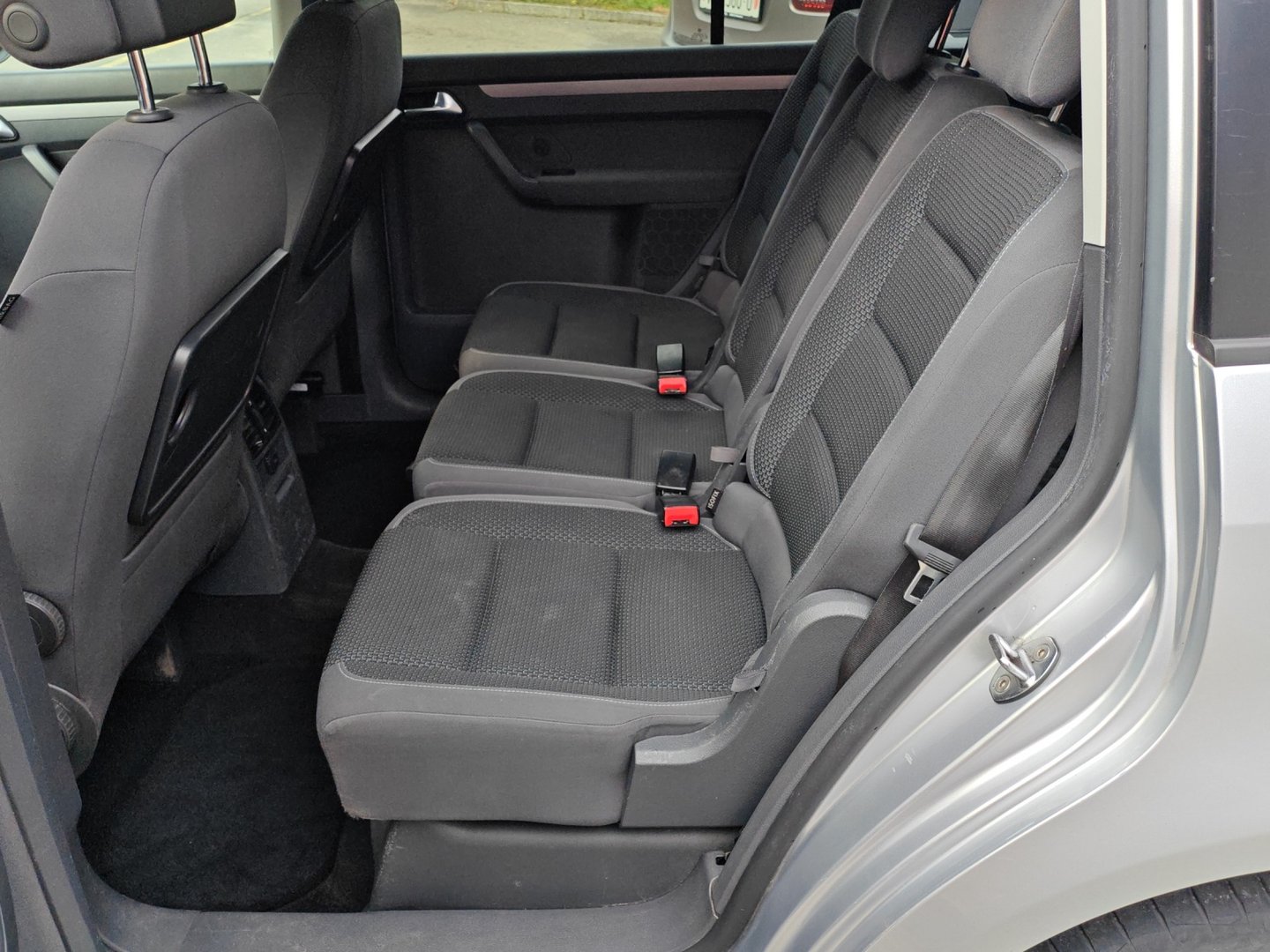 VW Touran 1.6 TDI BMT Comfortline DSG (Véhicule Suisse · Expertise du jour · GPS · Garantie)-image-11