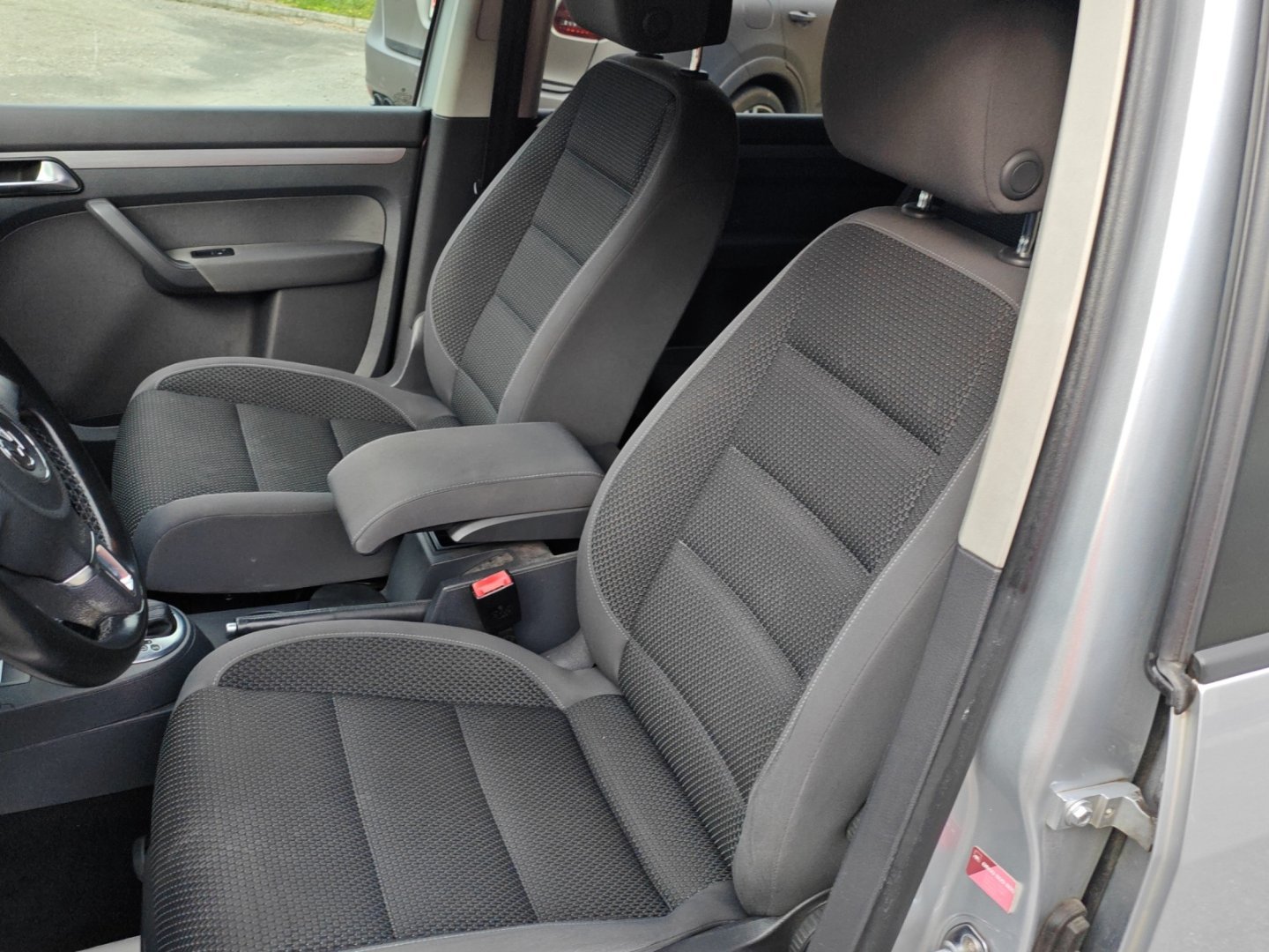 VW Touran 1.6 TDI BMT Comfortline DSG (Véhicule Suisse · Expertise du jour · GPS · Garantie)-image-12