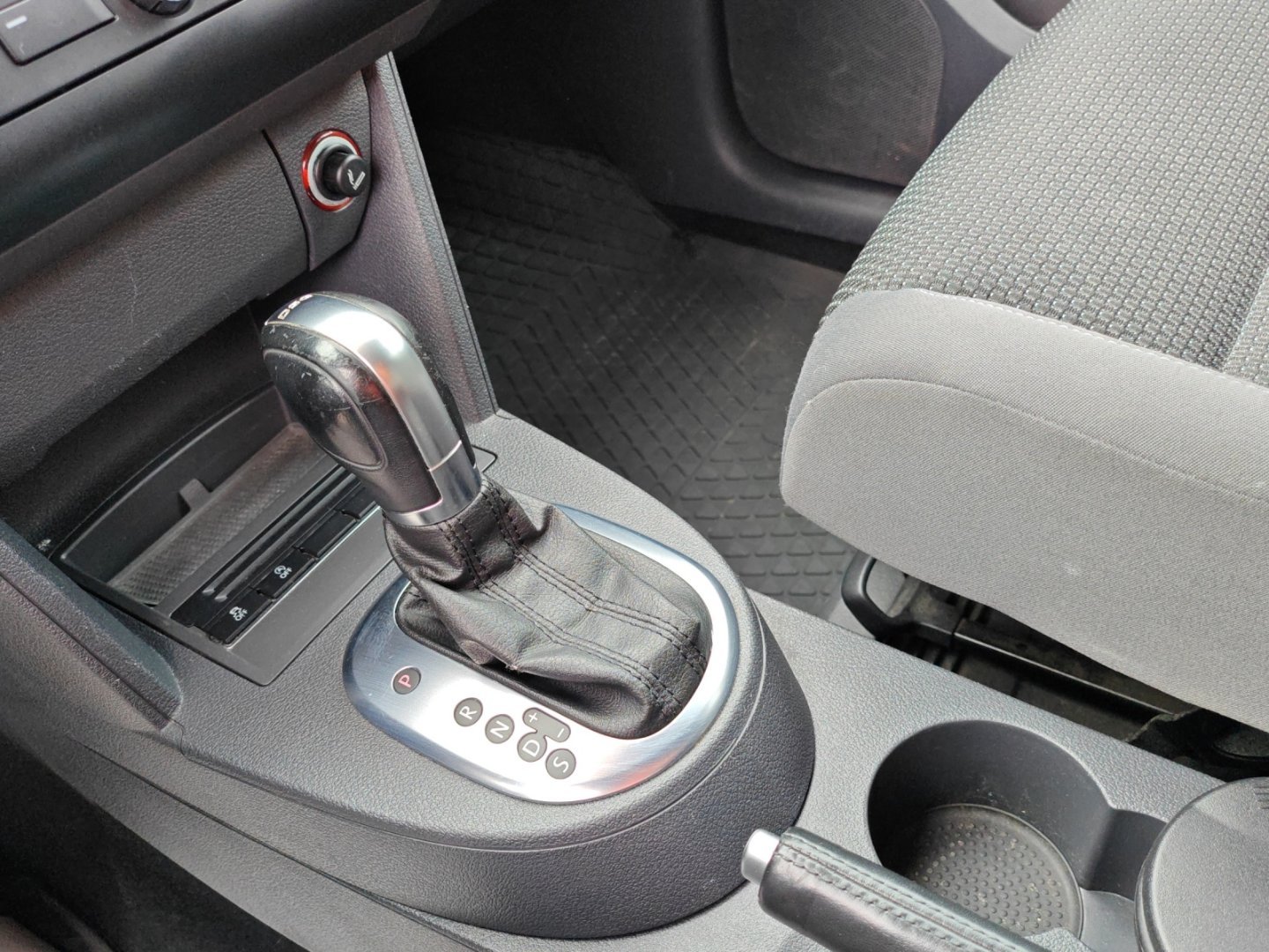 VW Touran 1.6 TDI BMT Comfortline DSG (Véhicule Suisse · Expertise du jour · GPS · Garantie)-image-15