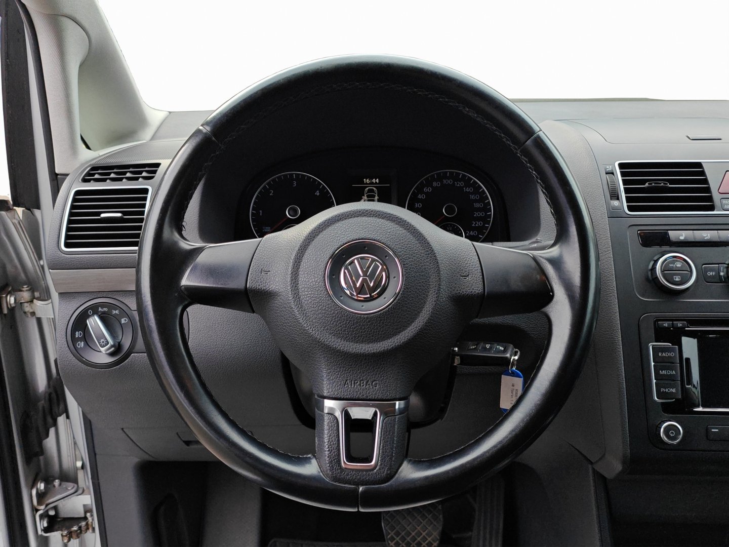 VW Touran 1.6 TDI BMT Comfortline DSG (Véhicule Suisse · Expertise du jour · GPS · Garantie)-image-10
