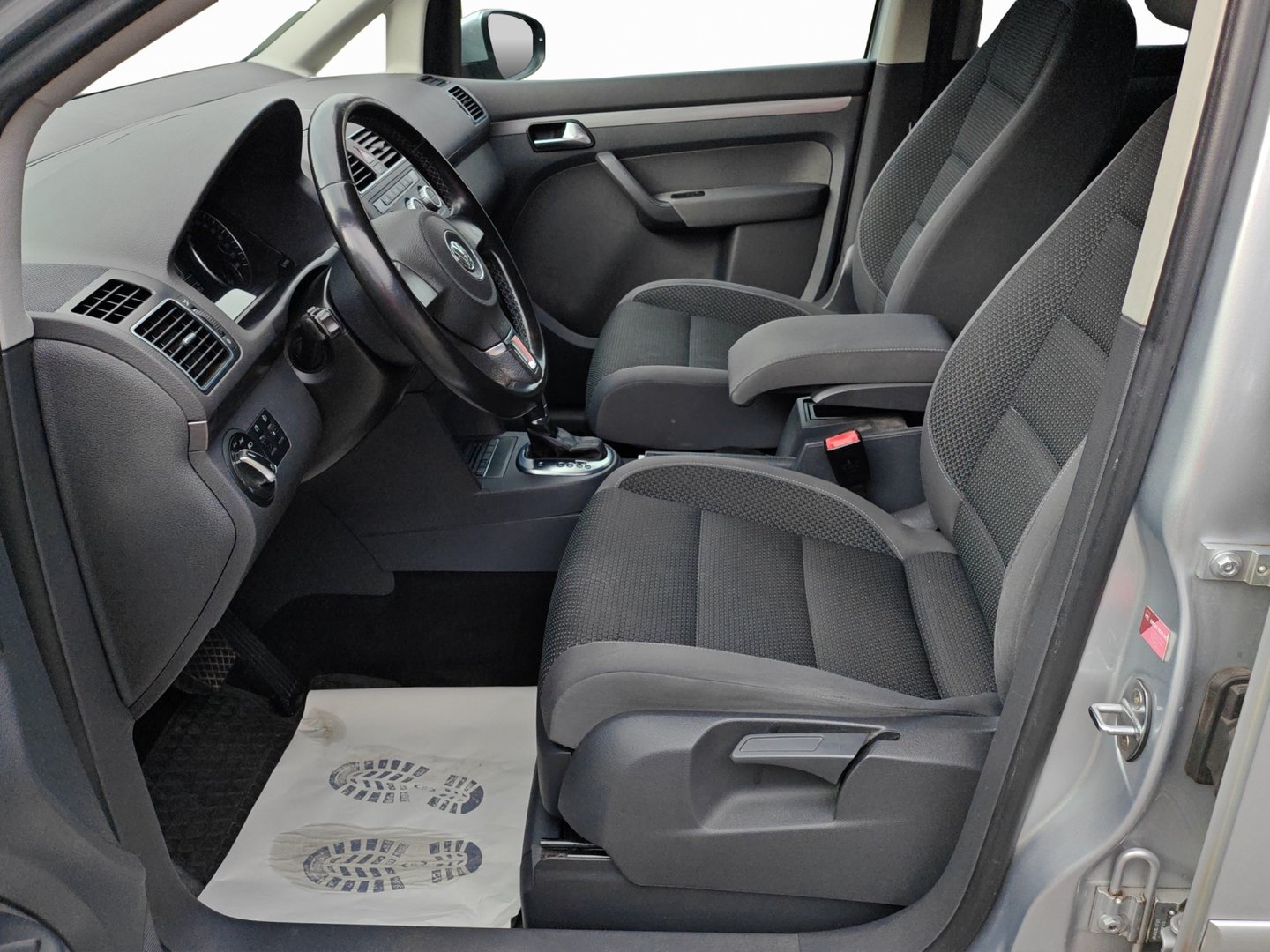 VW Touran 1.6 TDI BMT Comfortline DSG (Véhicule Suisse · Expertise du jour · GPS · Garantie)-image-9