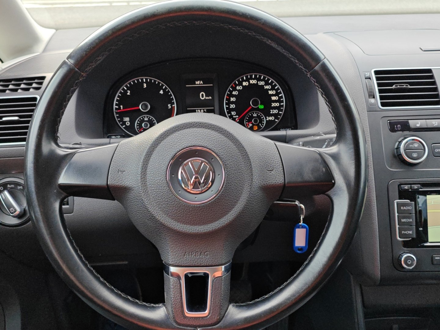 VW Touran 1.6 TDI BMT Comfortline DSG (Véhicule Suisse · Expertise du jour · GPS · Garantie)-image-17
