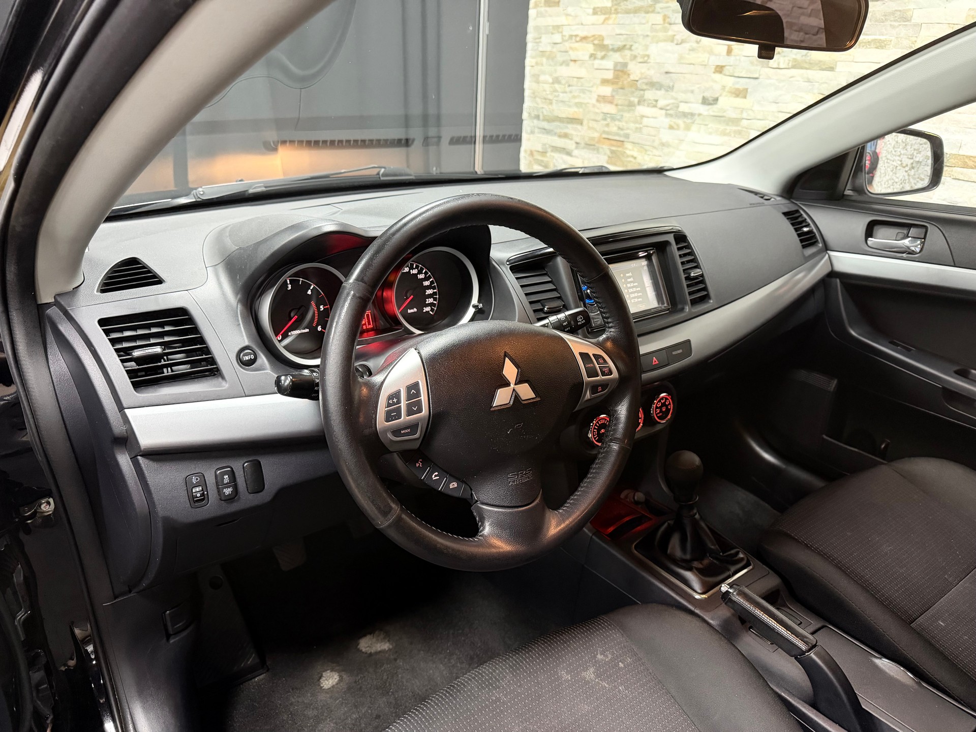 MITSUBISHI Lancer Sportback 1.8 DID Invite-image-8