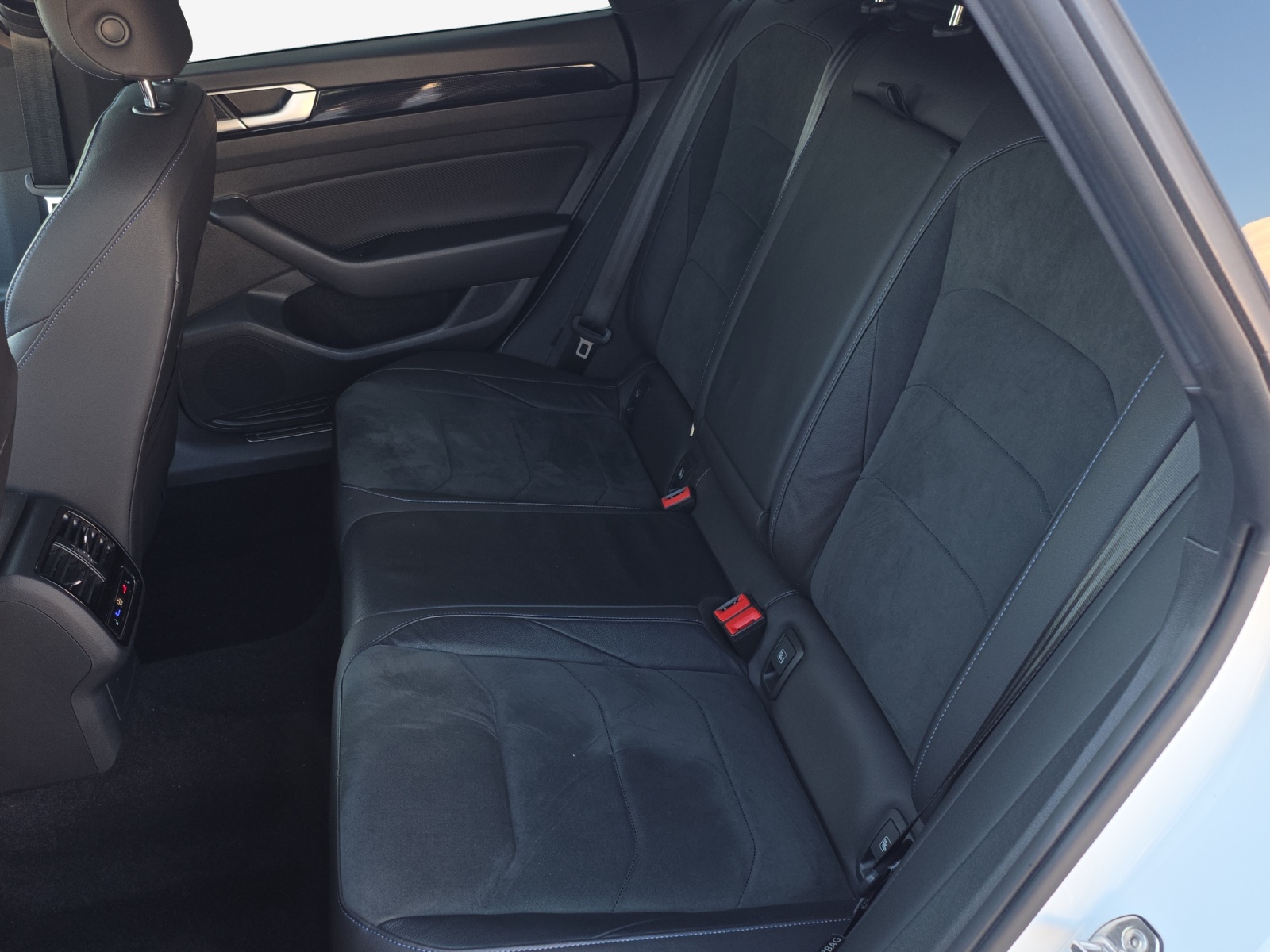 VW Arteon SB 2.0 TSI R 4Motion DSG-image-11