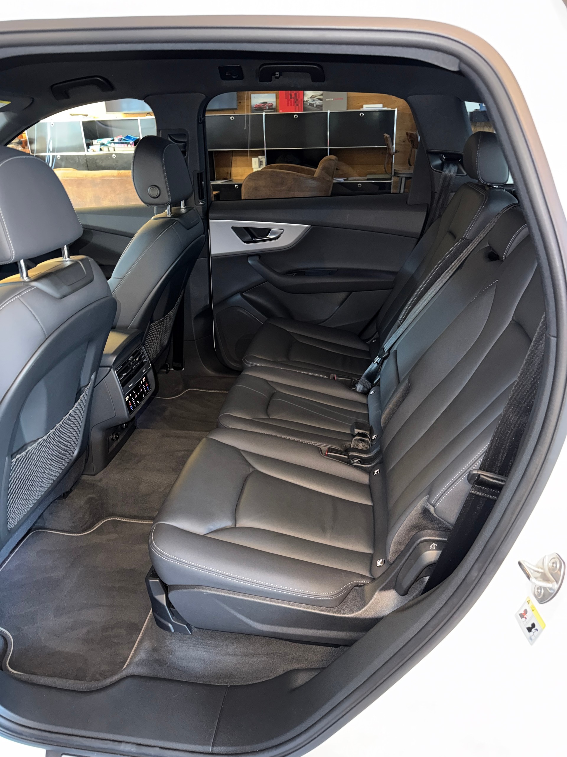 AUDI Q7 45 TDI quattro S Line tiptronic-image-12