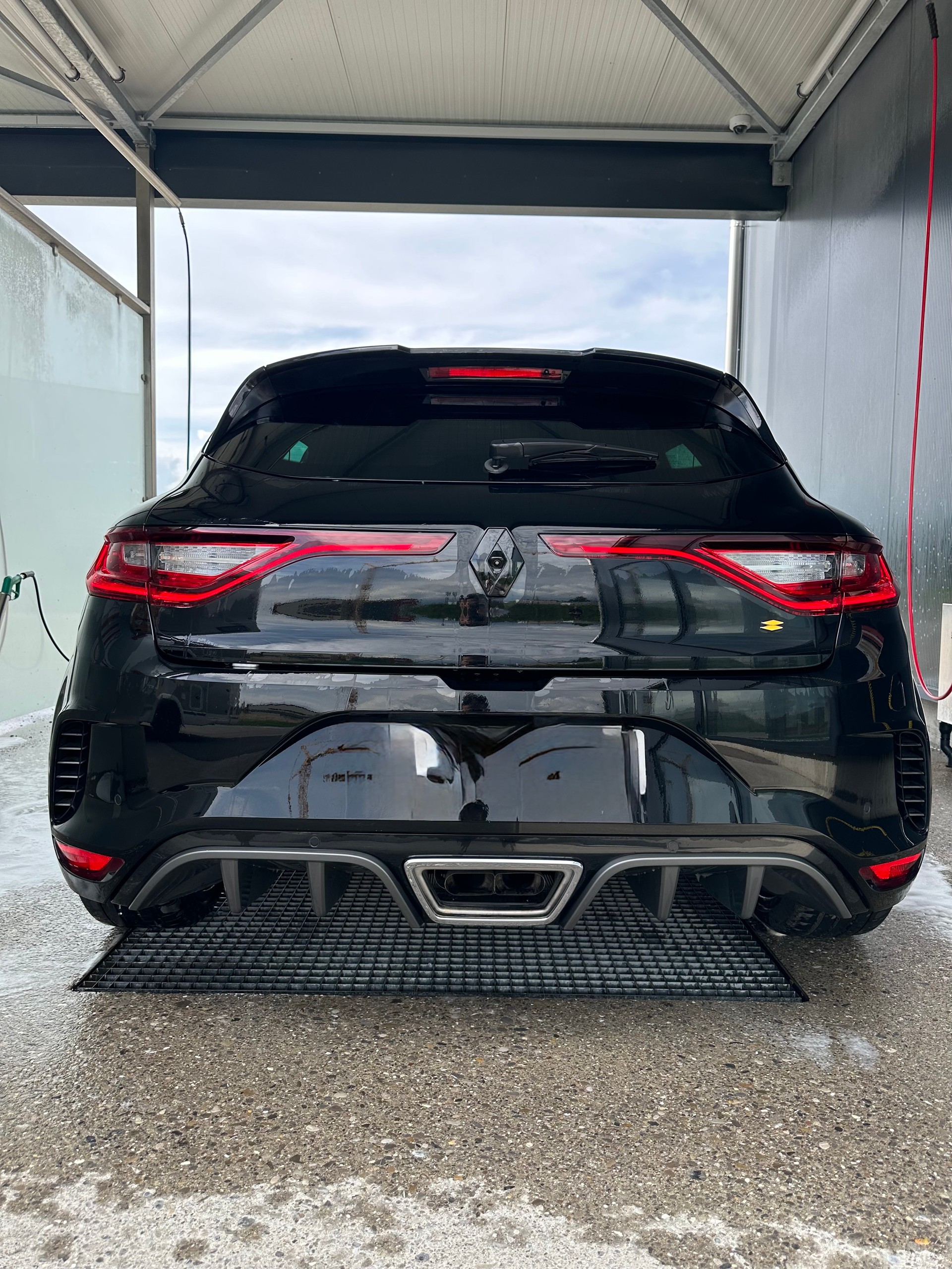 RENAULT Mégane Trophy 300 EDC-image-1