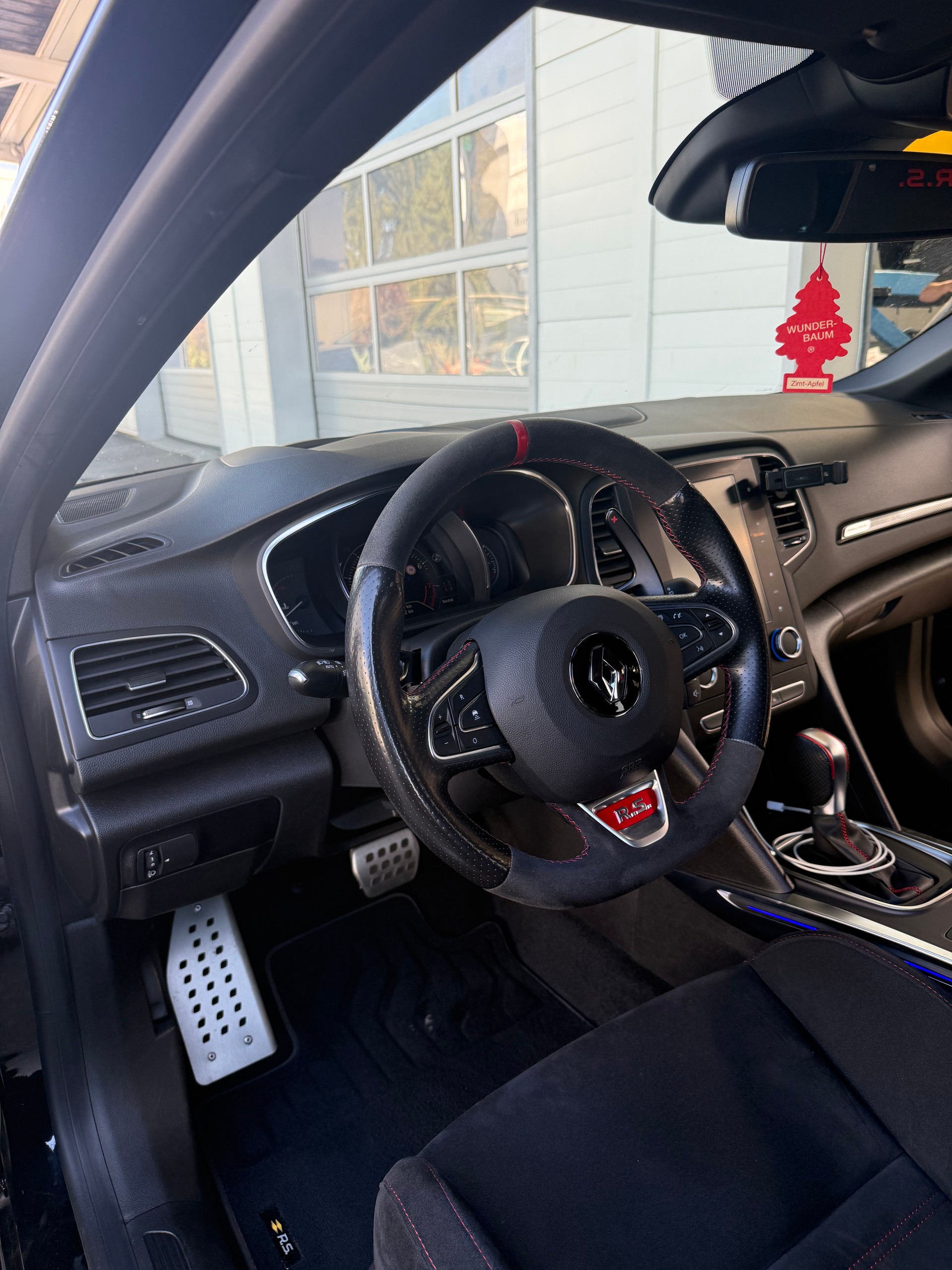 RENAULT Mégane Trophy 300 EDC-image-6