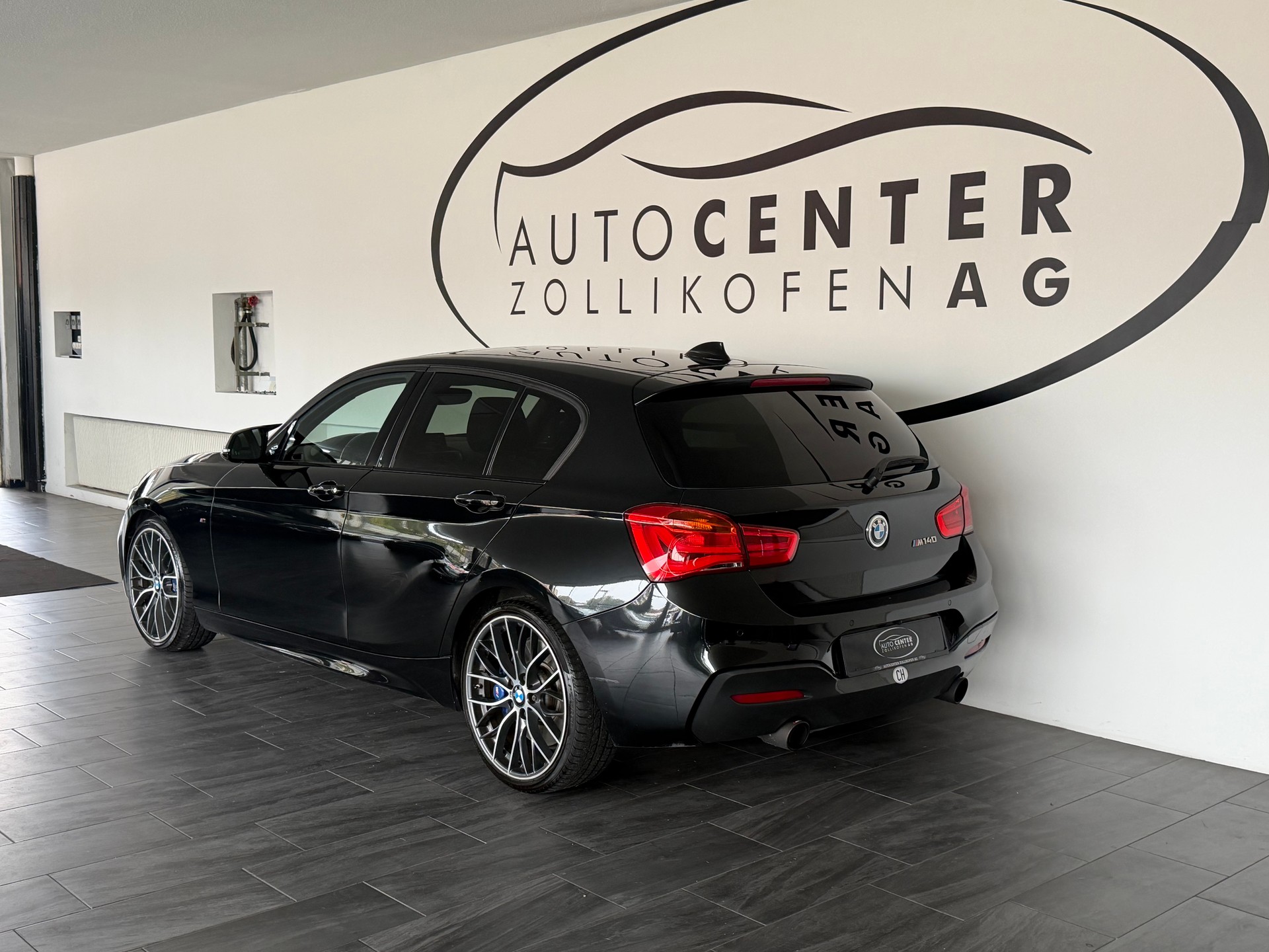 BMW M140i xDrive Steptronic-image-5