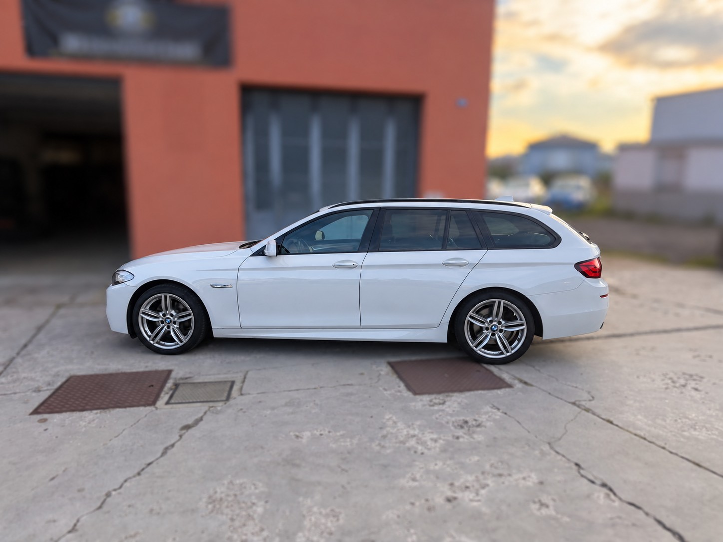 BMW 530d xDrive Touring Steptronic M-Paket-image-1
