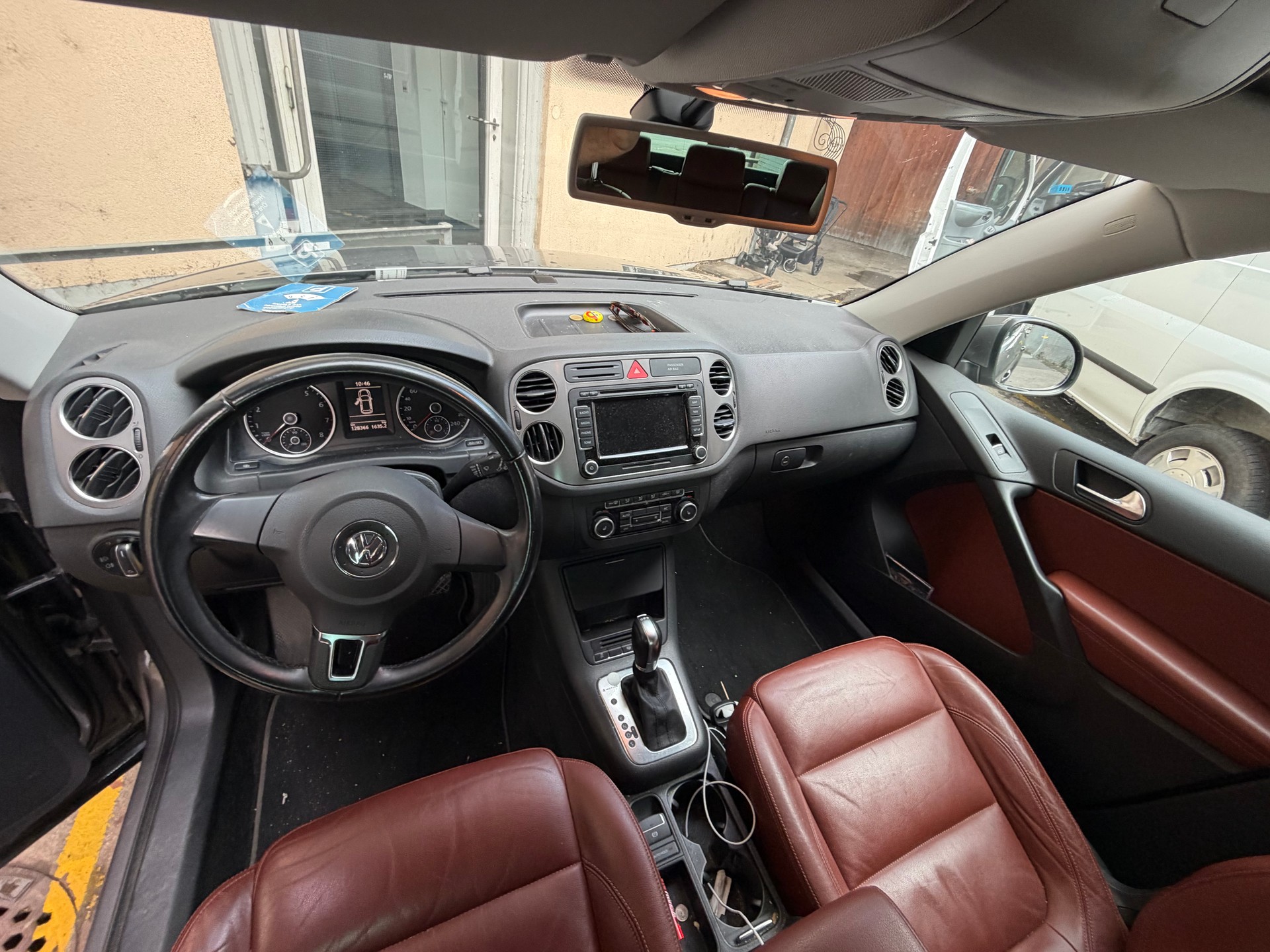 VW 2.0 TSI 200 Track & Field-image-4