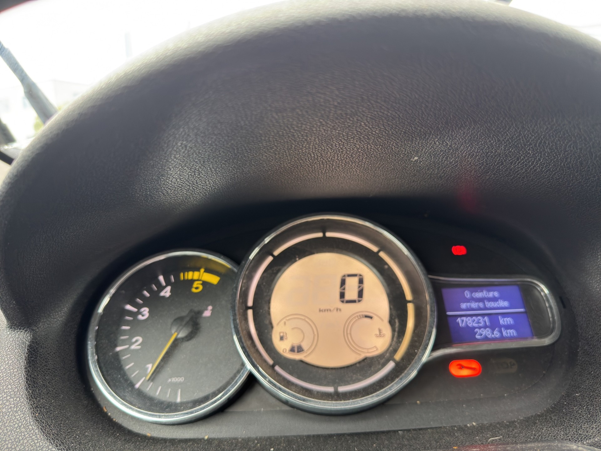 RENAULT MEGANE-image-14