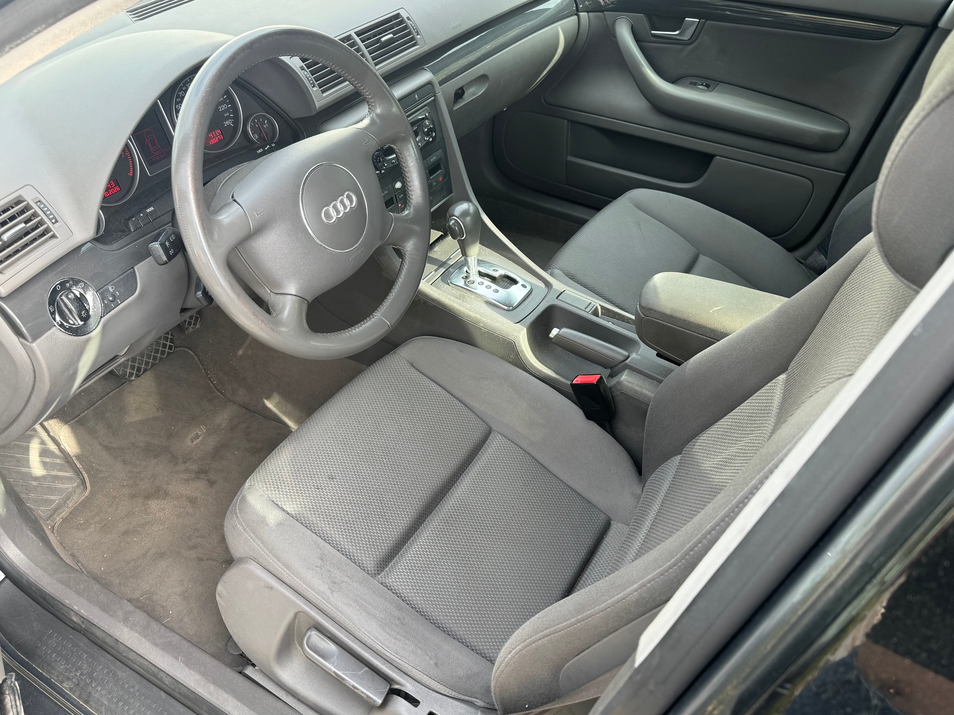 AUDI A4 2.0-image-13