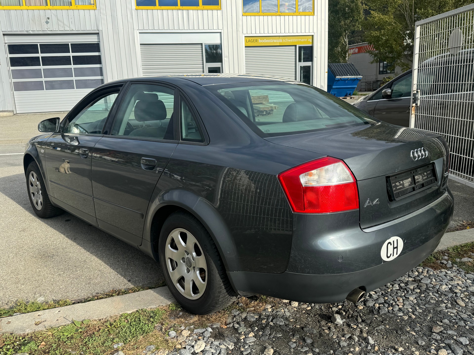 AUDI A4 2.0-image-11