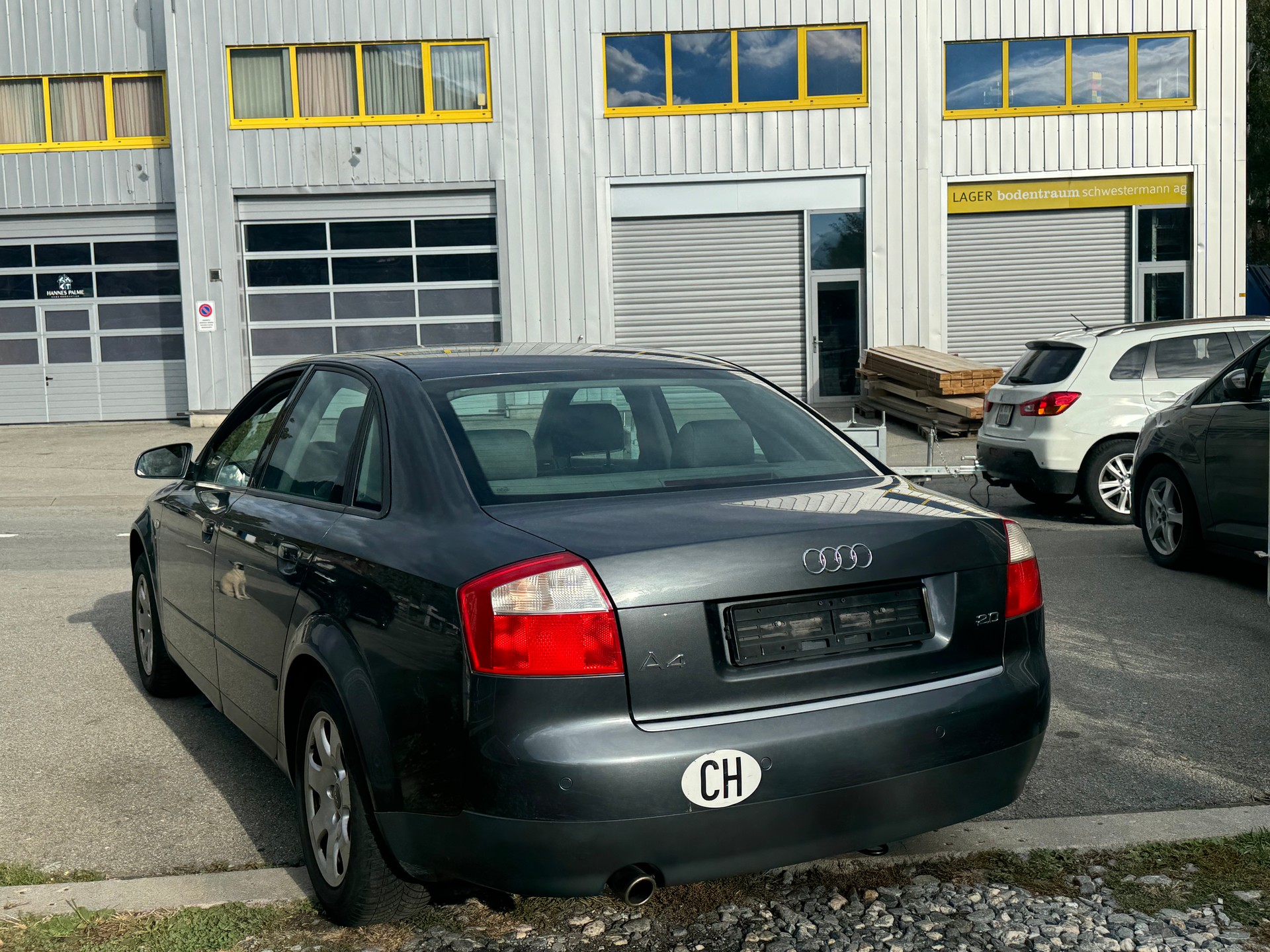 AUDI A4 2.0-image-12