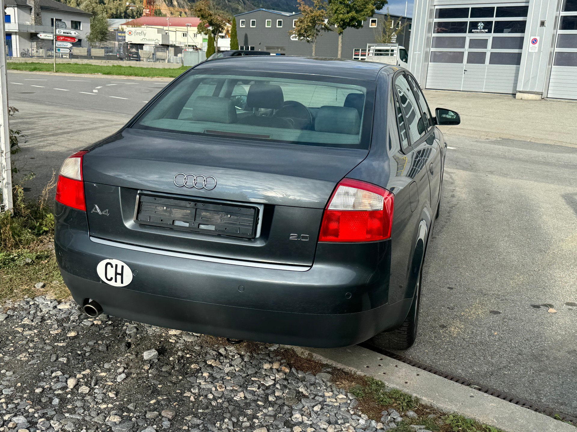 AUDI A4 2.0-image-8