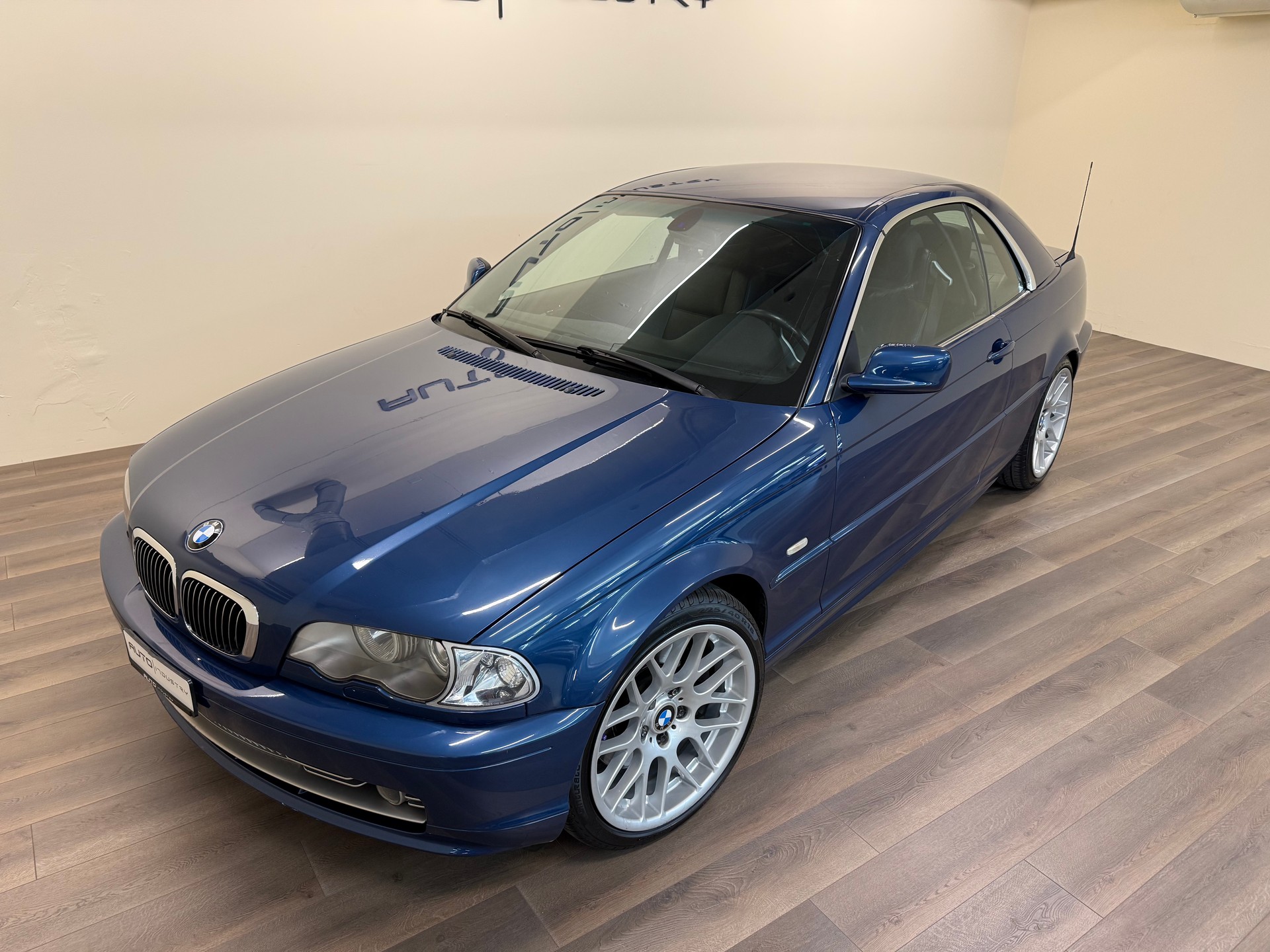 BMW 330Ci Cabriolet-image-1